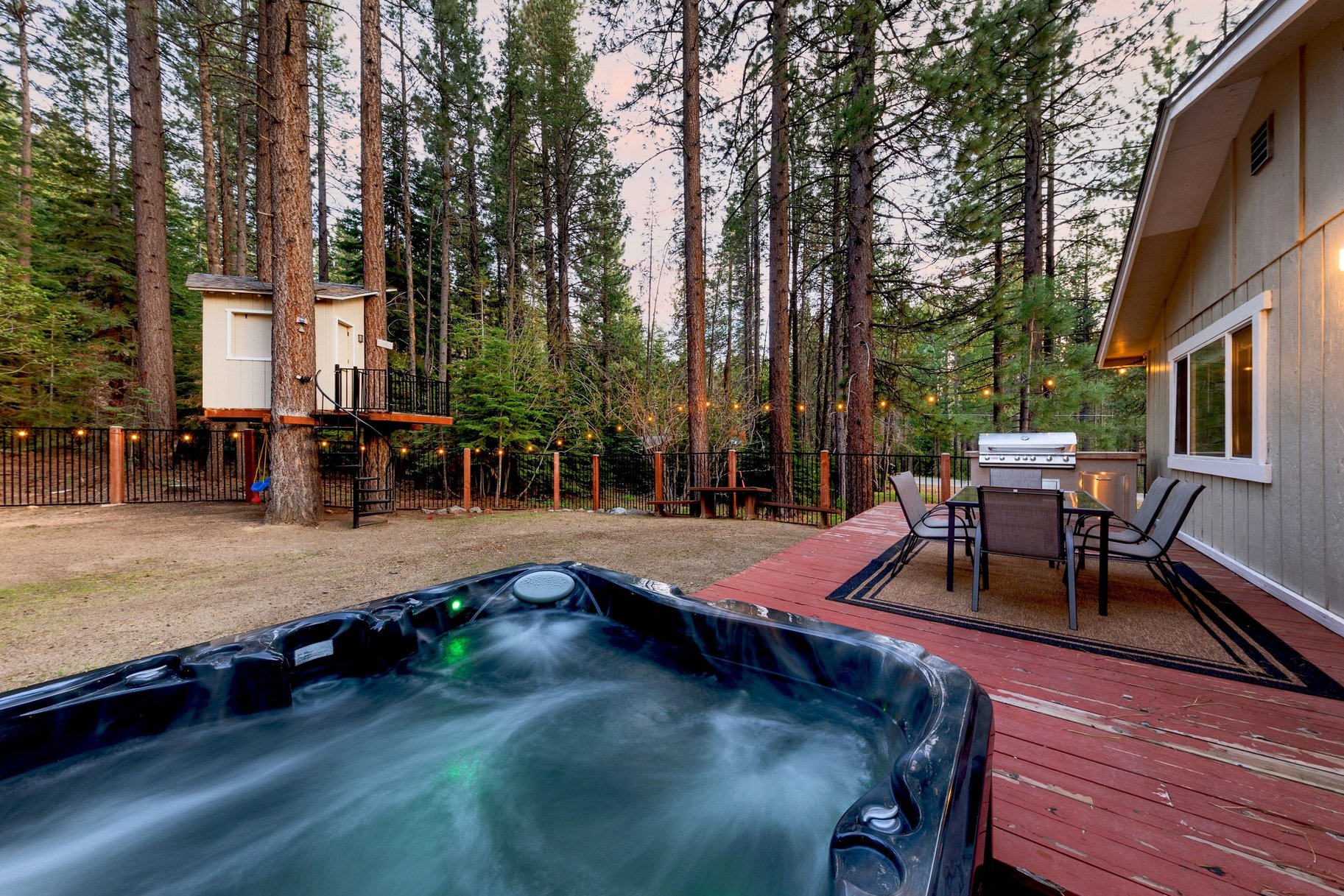  Move-In Ready 4 Bedroom Beauty  2022 Remodel  Fenced Yard, Forest Setting - 物件實景