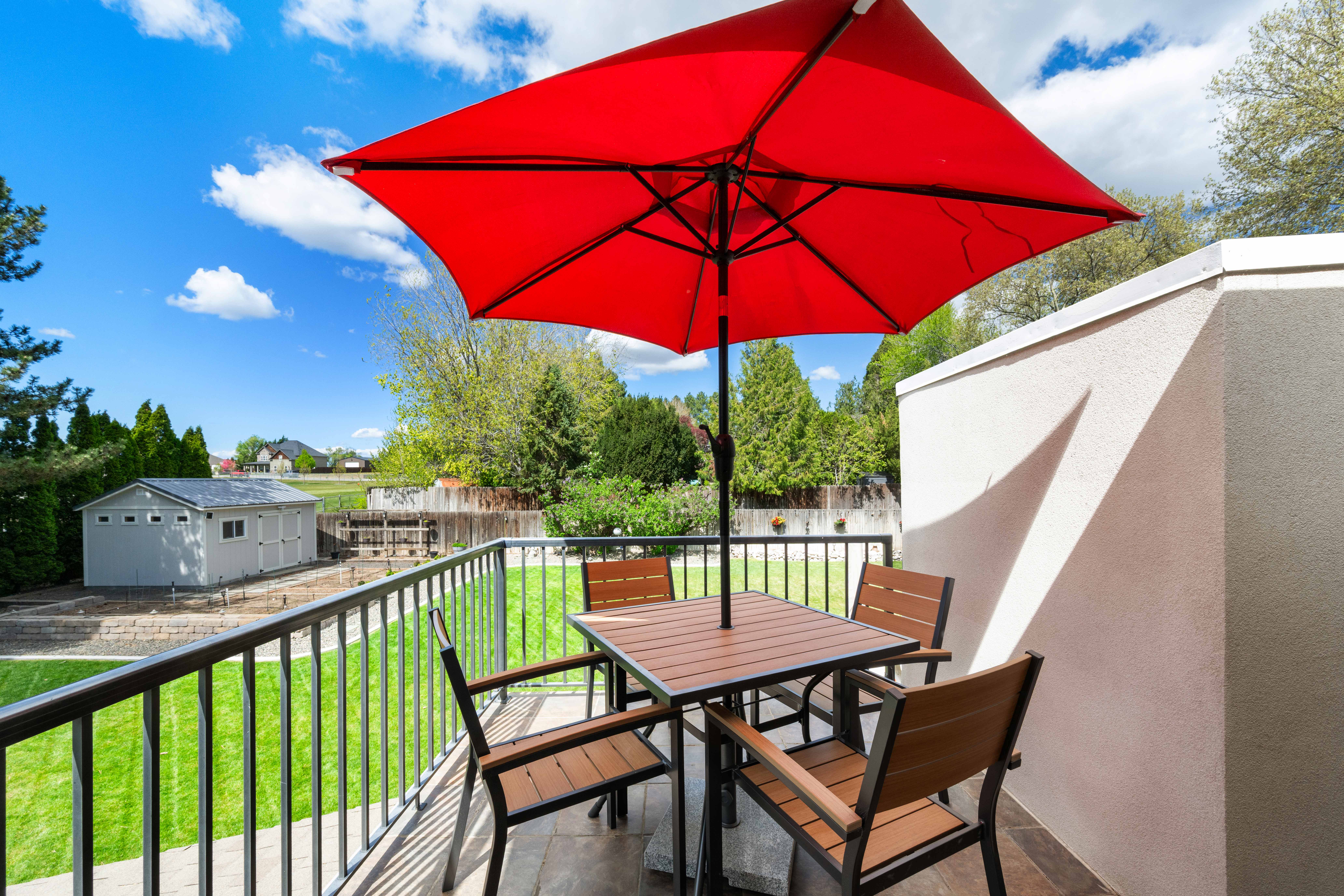  ROOM FOR SHOP/ POOL. IMMACULATELY CARED FOR HOME - 物件實景