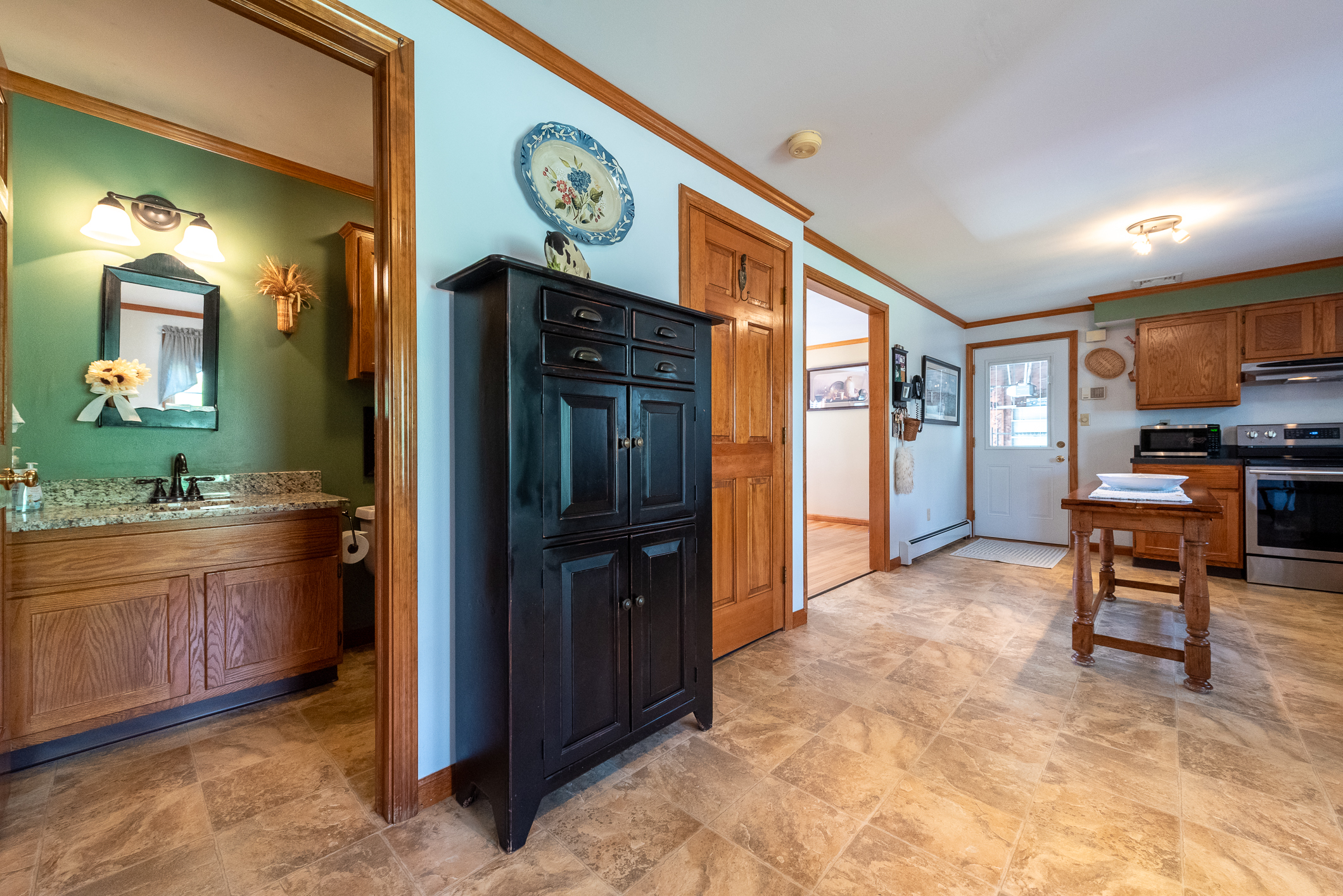  Beautifully Maintained Colonial Set on Over 2.5 Acres - 物件實景