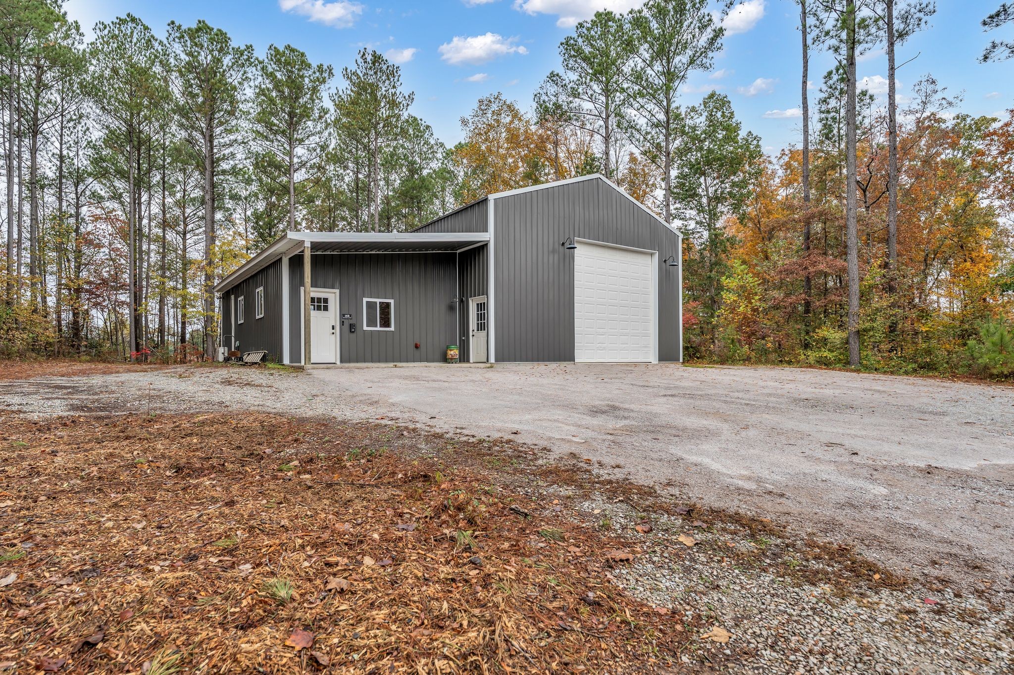 Lawrenceburg, Tennessee, 38464, United States, 3 Bedrooms Bedrooms, ,2 BathroomsBathrooms,Residential,For Sale,1988377