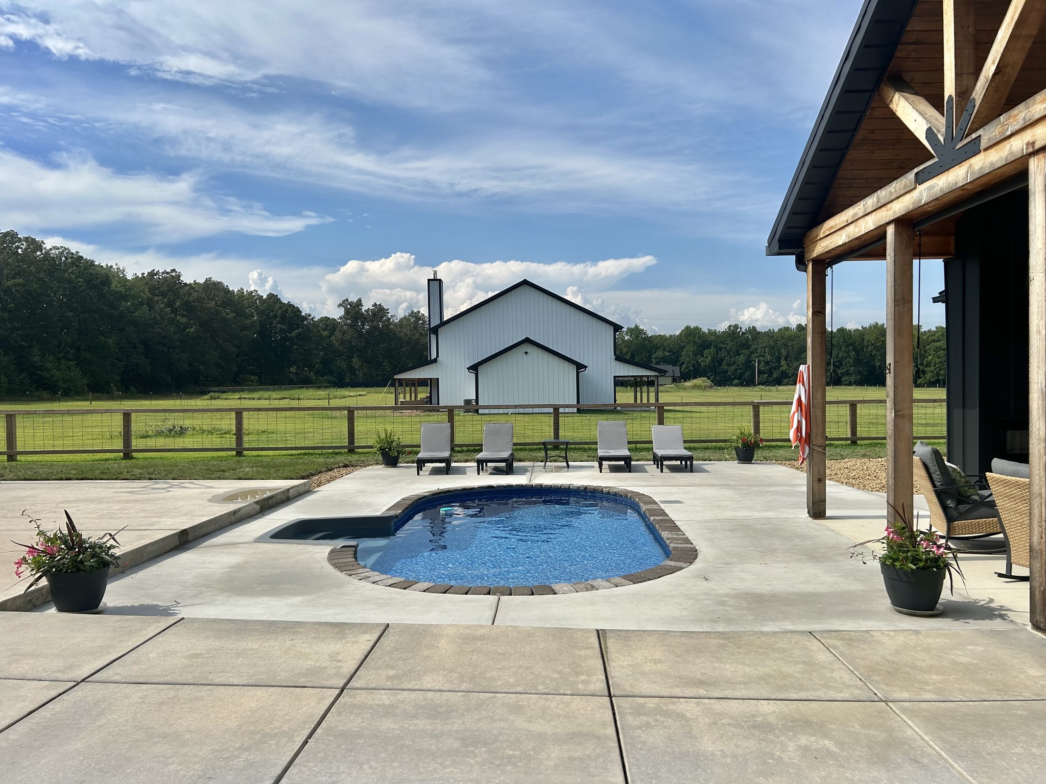 Manchester, Tennessee, 37355, United States, 4 Bedrooms Bedrooms, ,3 BathroomsBathrooms,Residential,For Sale,2015723