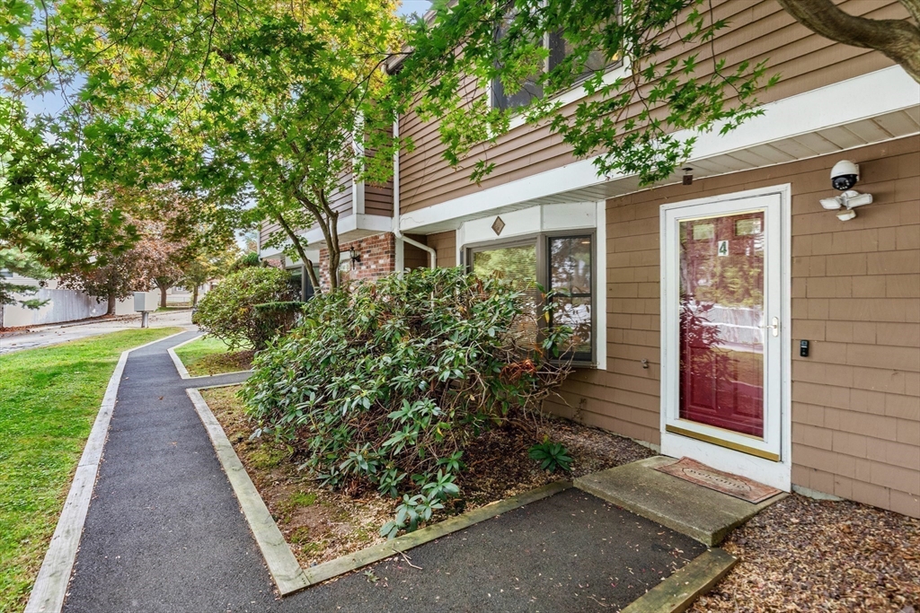 Malden, Massachusetts, 02148, United States, 2 Bedrooms Bedrooms, ,2 BathroomsBathrooms,Residential,For Sale,1993840