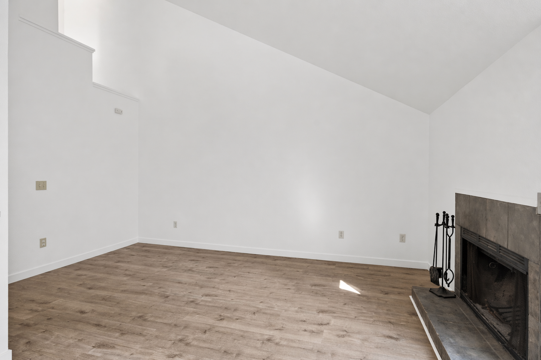  230 Courtyards E - 物件實景