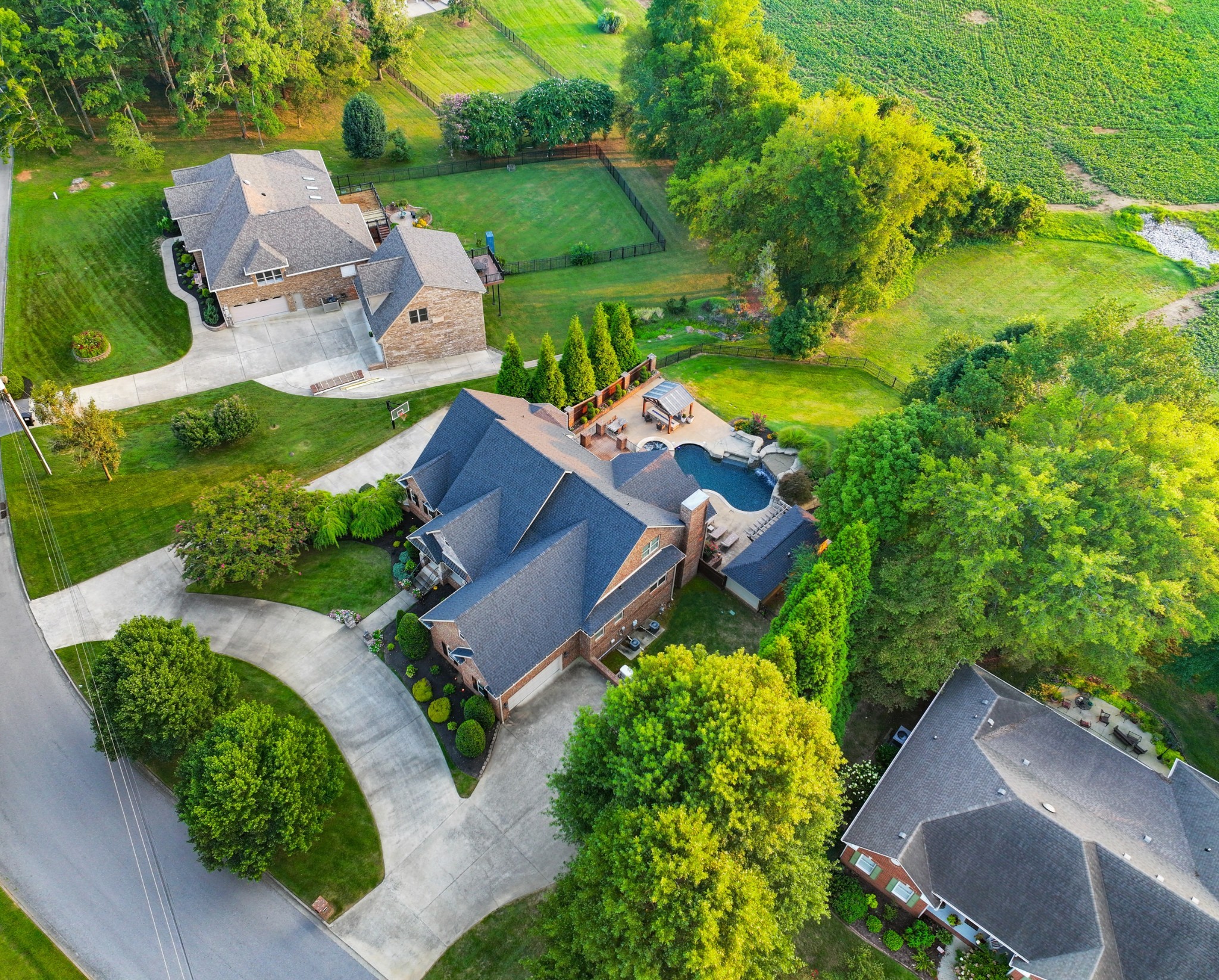 Clarksville, Tennessee, 37043, United States, 4 Bedrooms Bedrooms, ,5 BathroomsBathrooms,Residential,For Sale,1997798