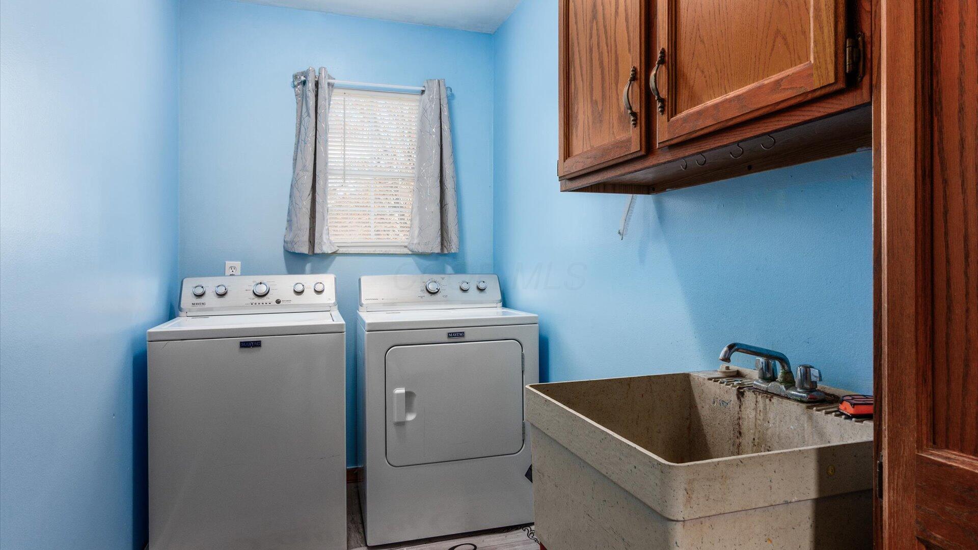 Zanesville, Ohio, 43701, United States, 5 Bedrooms Bedrooms, ,3 BathroomsBathrooms,Residential,For Sale,1988583