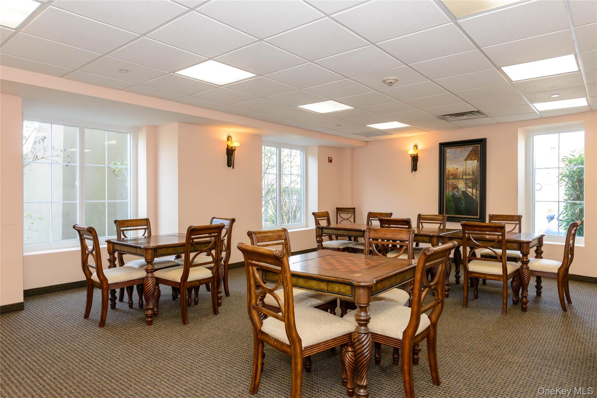  242 Maple Avenue, Westbury, NY, 11590 - 物件實景