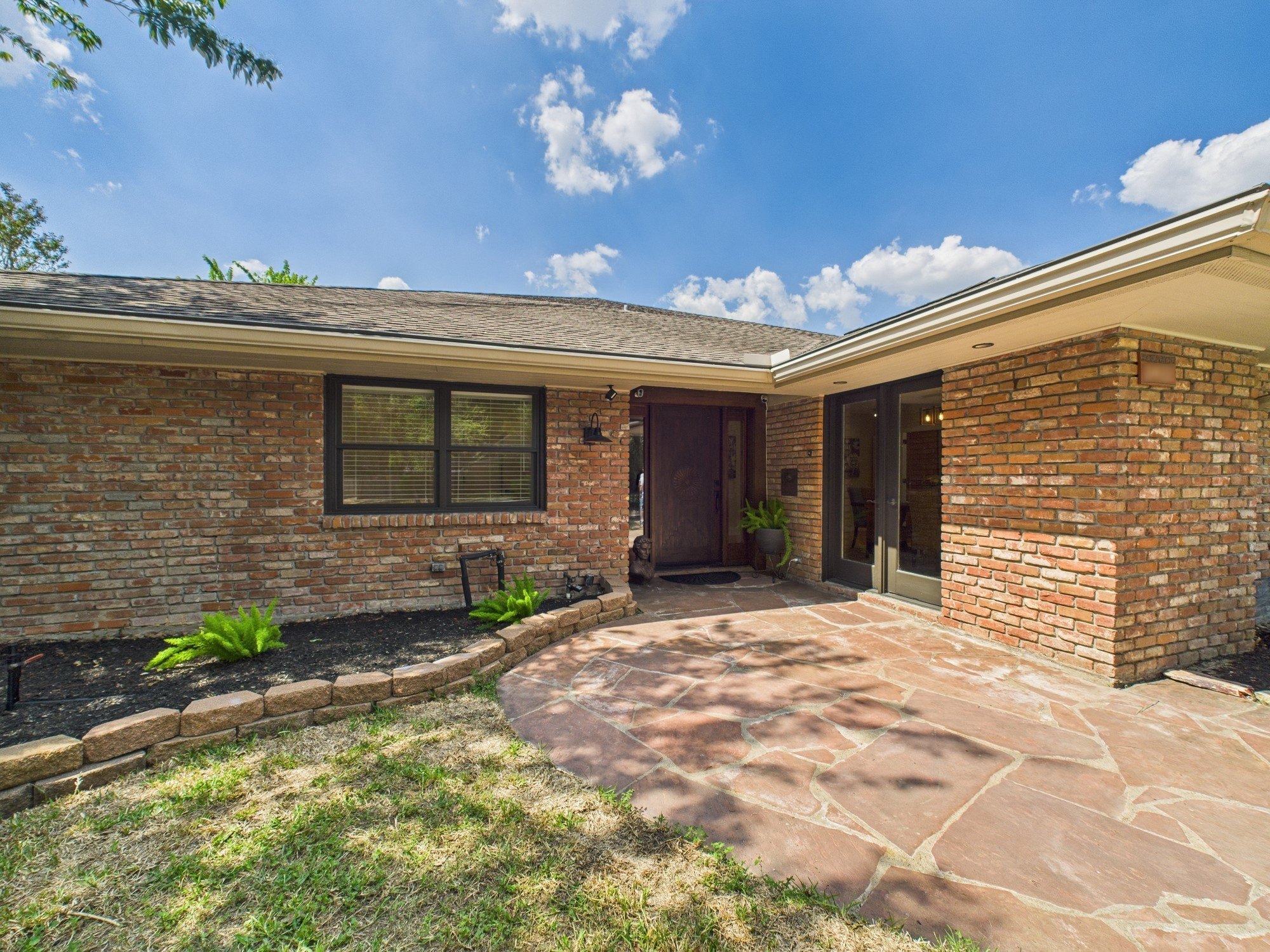 Houston, Texas, 77056, United States, 3 Bedrooms Bedrooms, ,3 BathroomsBathrooms,Residential,For Sale,1984170