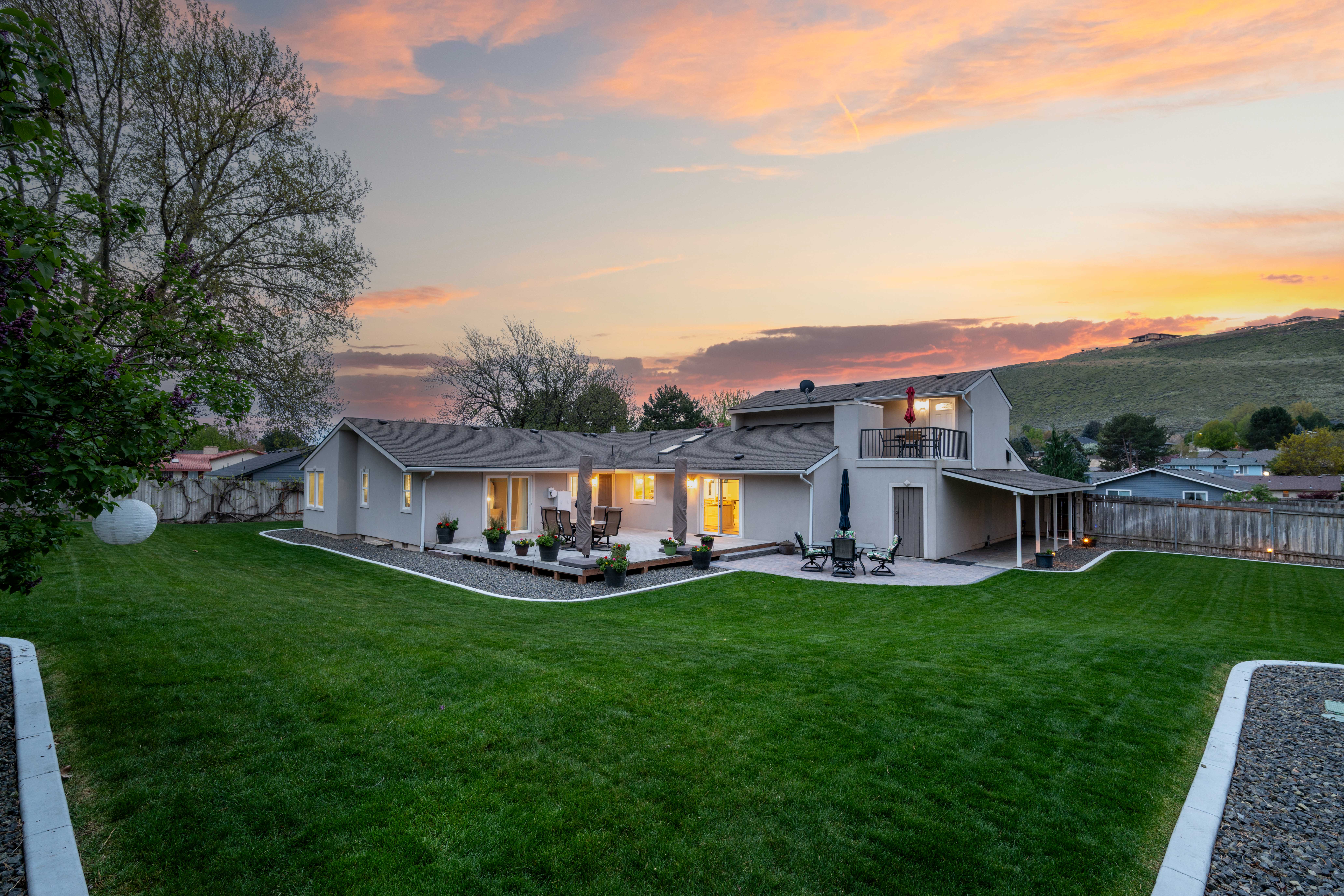  ROOM FOR SHOP/ POOL. IMMACULATELY CARED FOR HOME - 物件實景