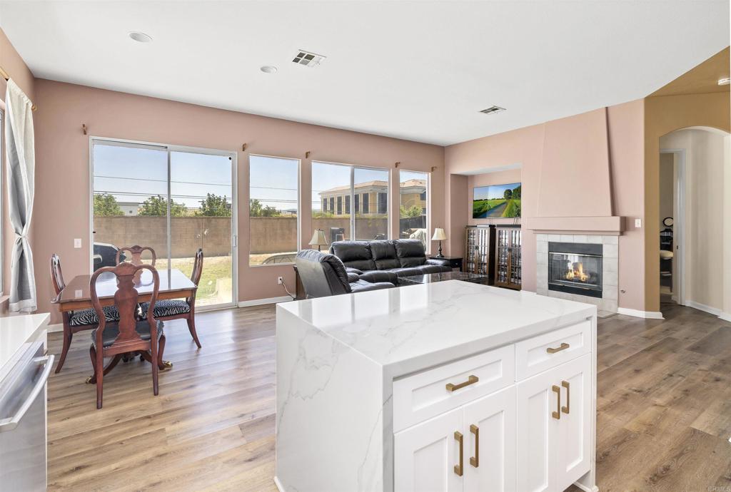 Temecula, California, 92592, United States, 3 Bedrooms Bedrooms, ,2 BathroomsBathrooms,Residential,For Sale,1872401