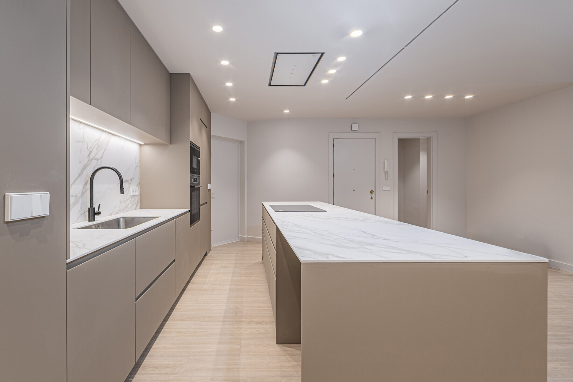  Fantastic renovated apartment with large garden at the living room level - 物件實景