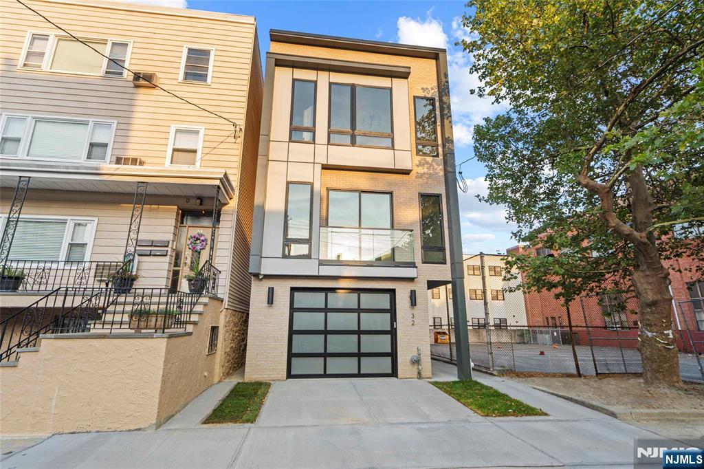 Jersey City, New Jersey, 07307, United States, 3 Bedrooms Bedrooms, ,3 BathroomsBathrooms,Residential,For Sale,2002133