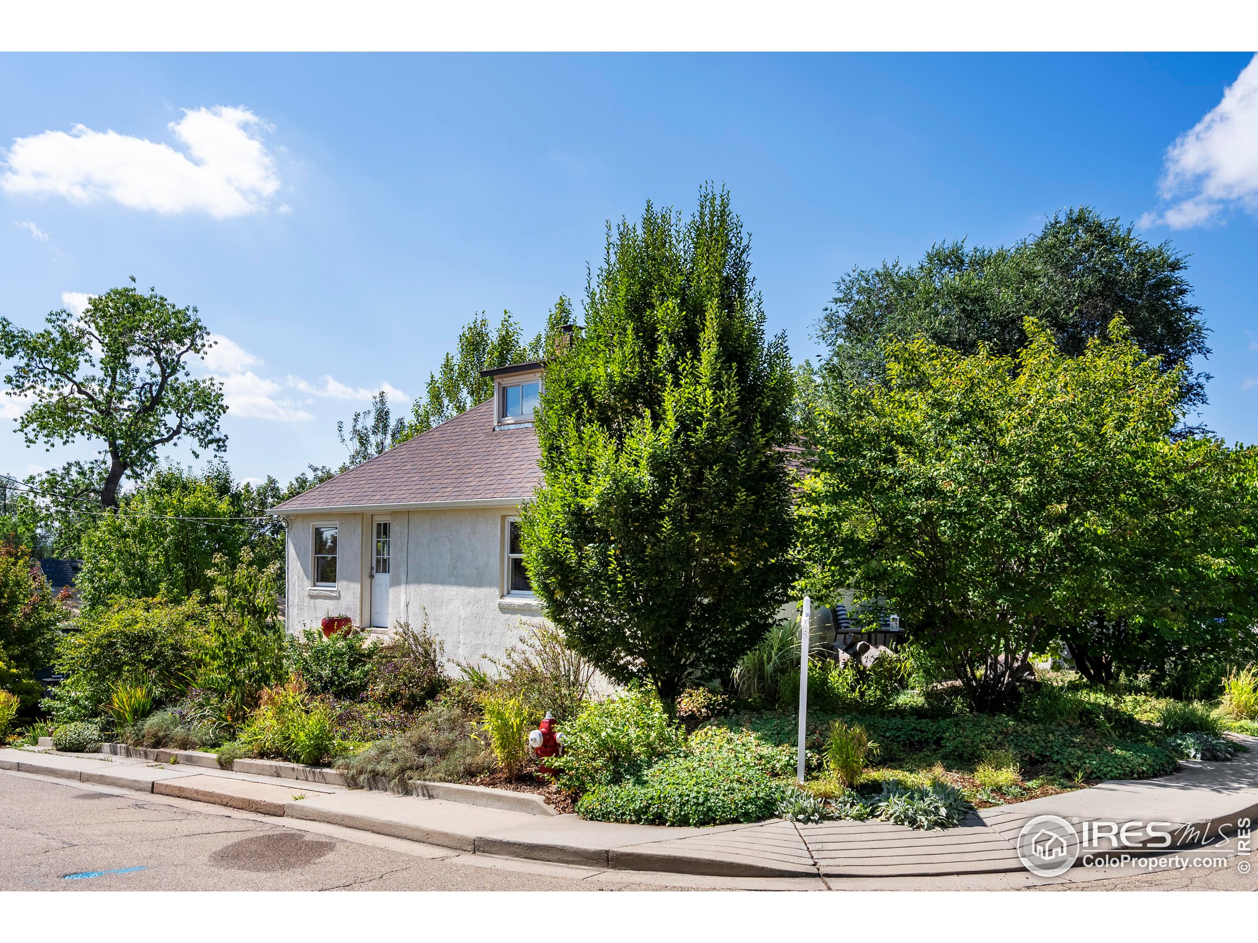 Longmont, Colorado, 80501, United States, 3 Bedrooms Bedrooms, ,1 BathroomBathrooms,Residential,For Sale,1985182