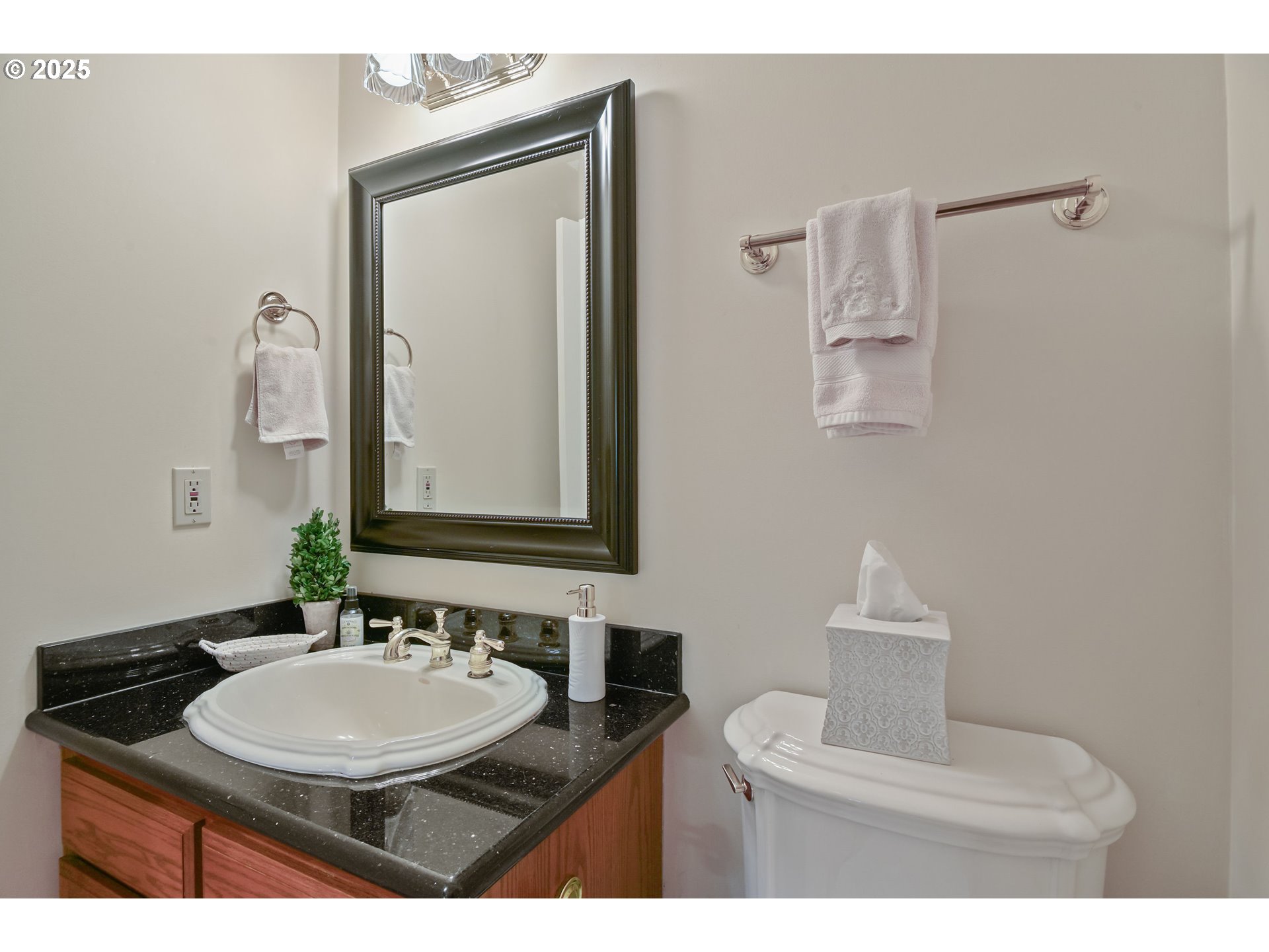 Portland, Oregon, 97223, United States, 4 Bedrooms Bedrooms, ,2 BathroomsBathrooms,Residential,For Sale,1892030