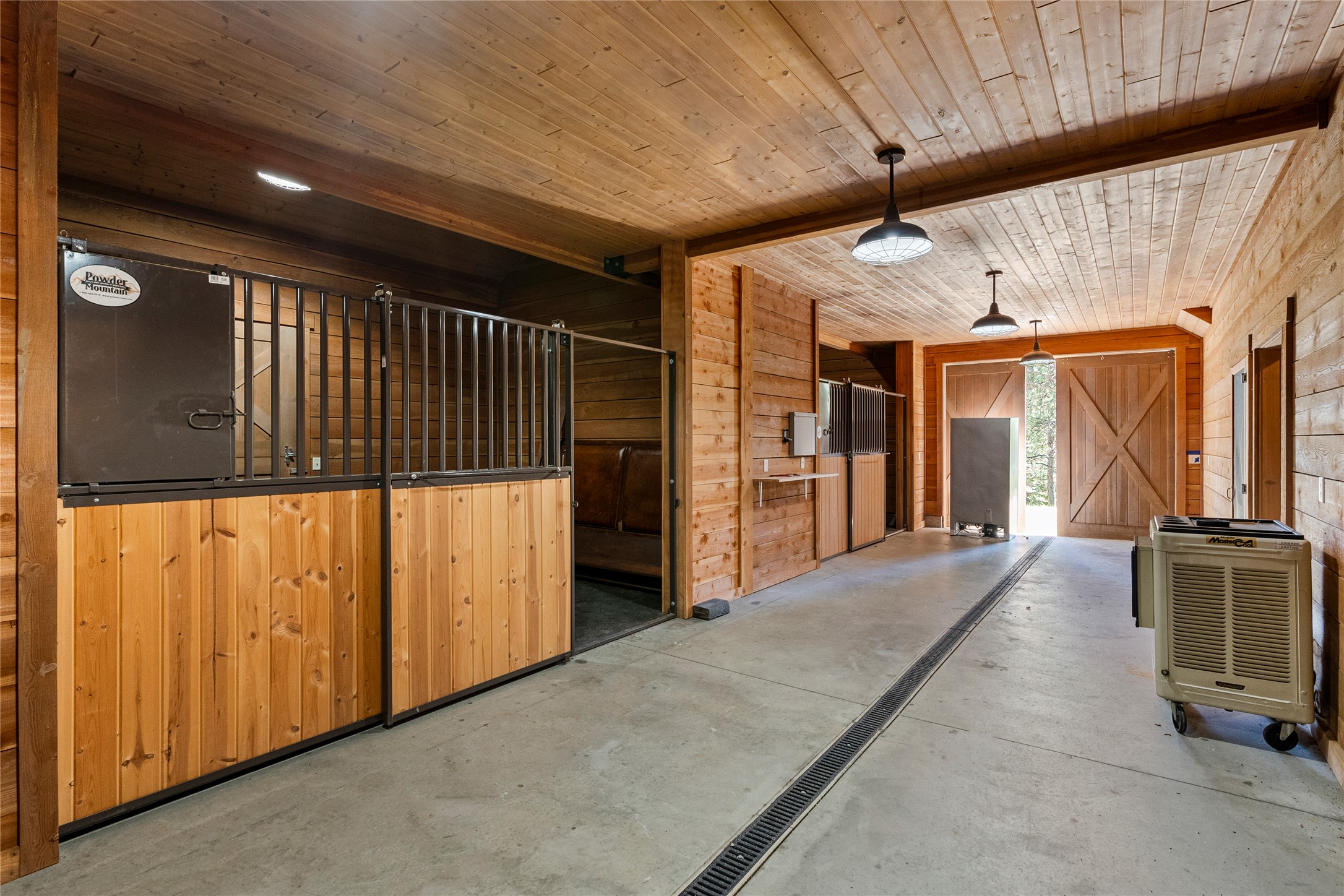  594 Bunkhouse Road - 物件實景