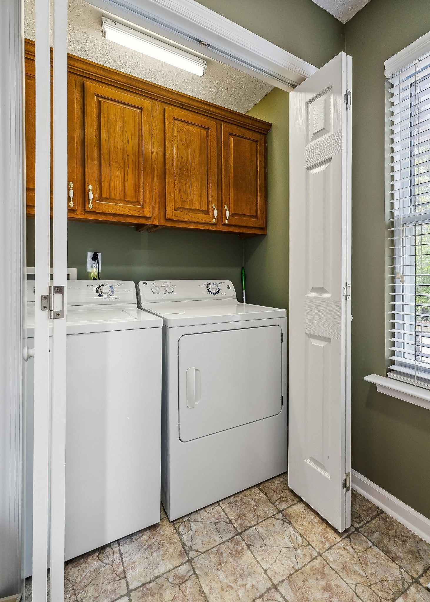 Smithville, Tennessee, 37166, United States, 3 Bedrooms Bedrooms, ,3 BathroomsBathrooms,Residential,For Sale,2006614