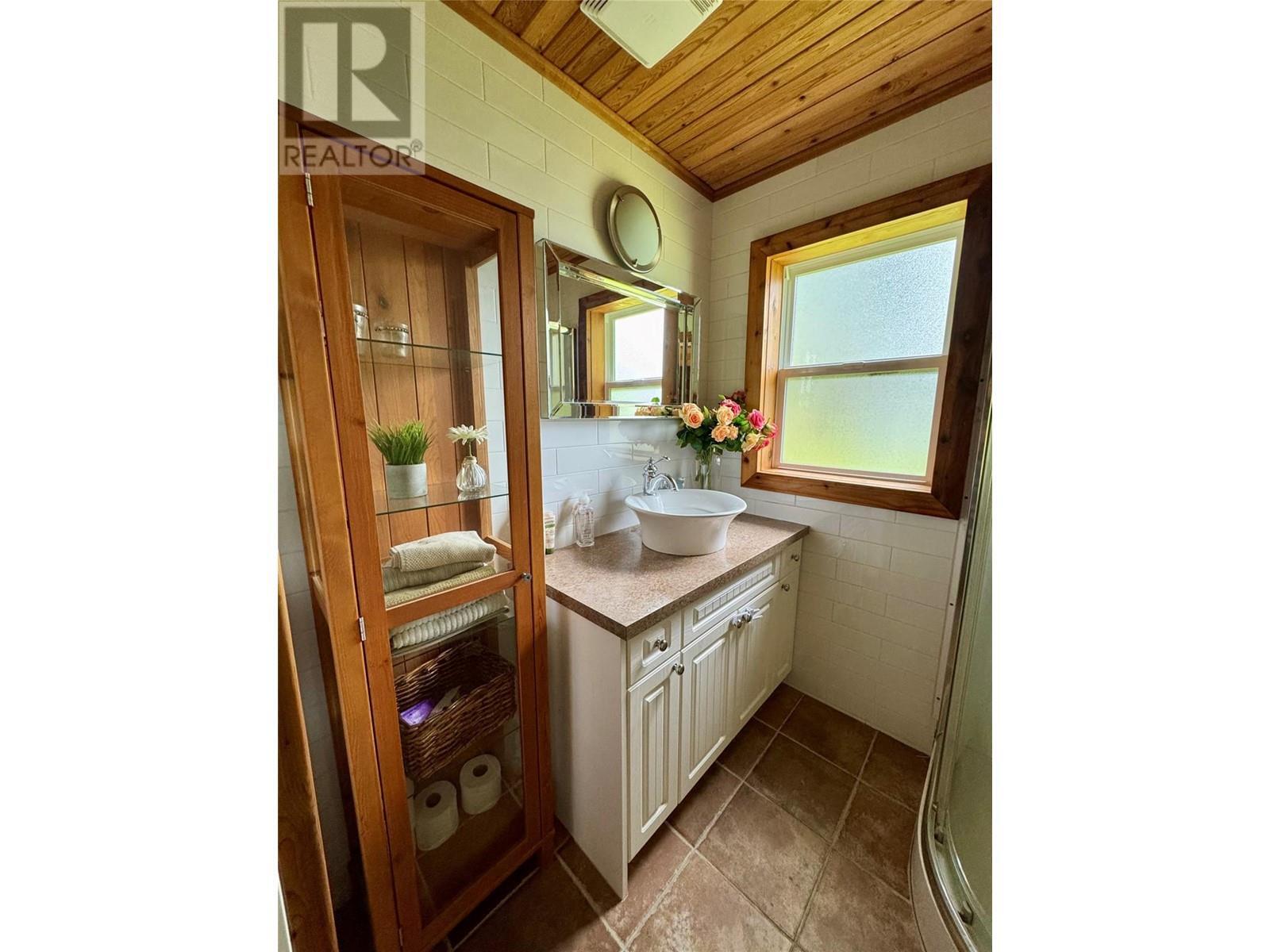 SICAMOUS, British Columbia, V0E 2V0, CA, 3 Bedrooms Bedrooms, ,2 BathroomsBathrooms,Residential,For Sale,1838077