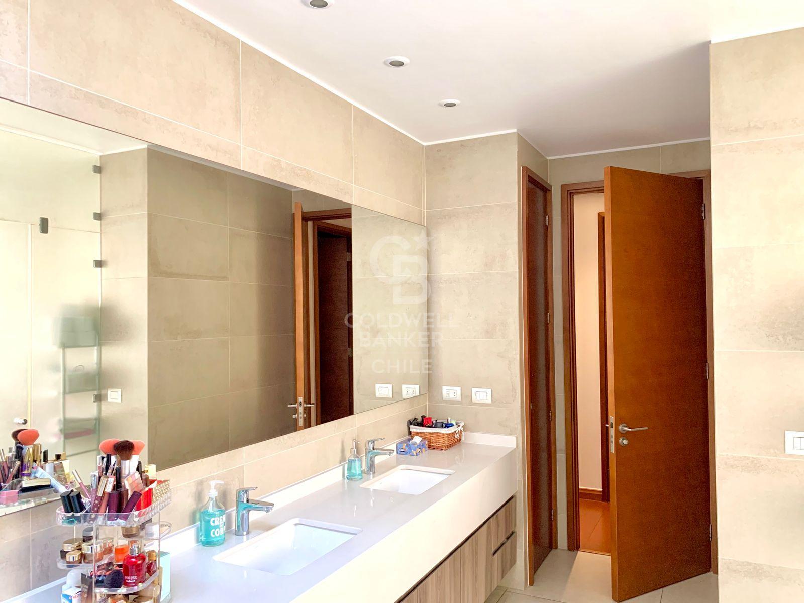 Lo Barnechea, Chile, 7 Bedrooms Bedrooms, ,5 BathroomsBathrooms,Residential,For Sale,1955589
