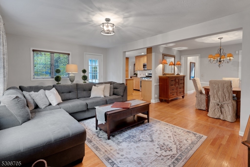 Mountain Lakes Boro, New Jersey, 07046, United States, 3 Bedrooms Bedrooms, ,2 BathroomsBathrooms,Residential,For Sale,1991088