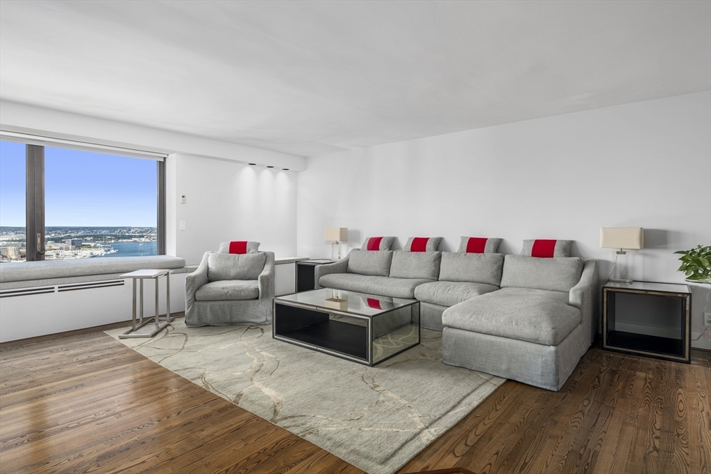 Boston, Massachusetts, 02110, United States, 1 Bedroom Bedrooms, ,2 BathroomsBathrooms,Residential,For Sale,1745090