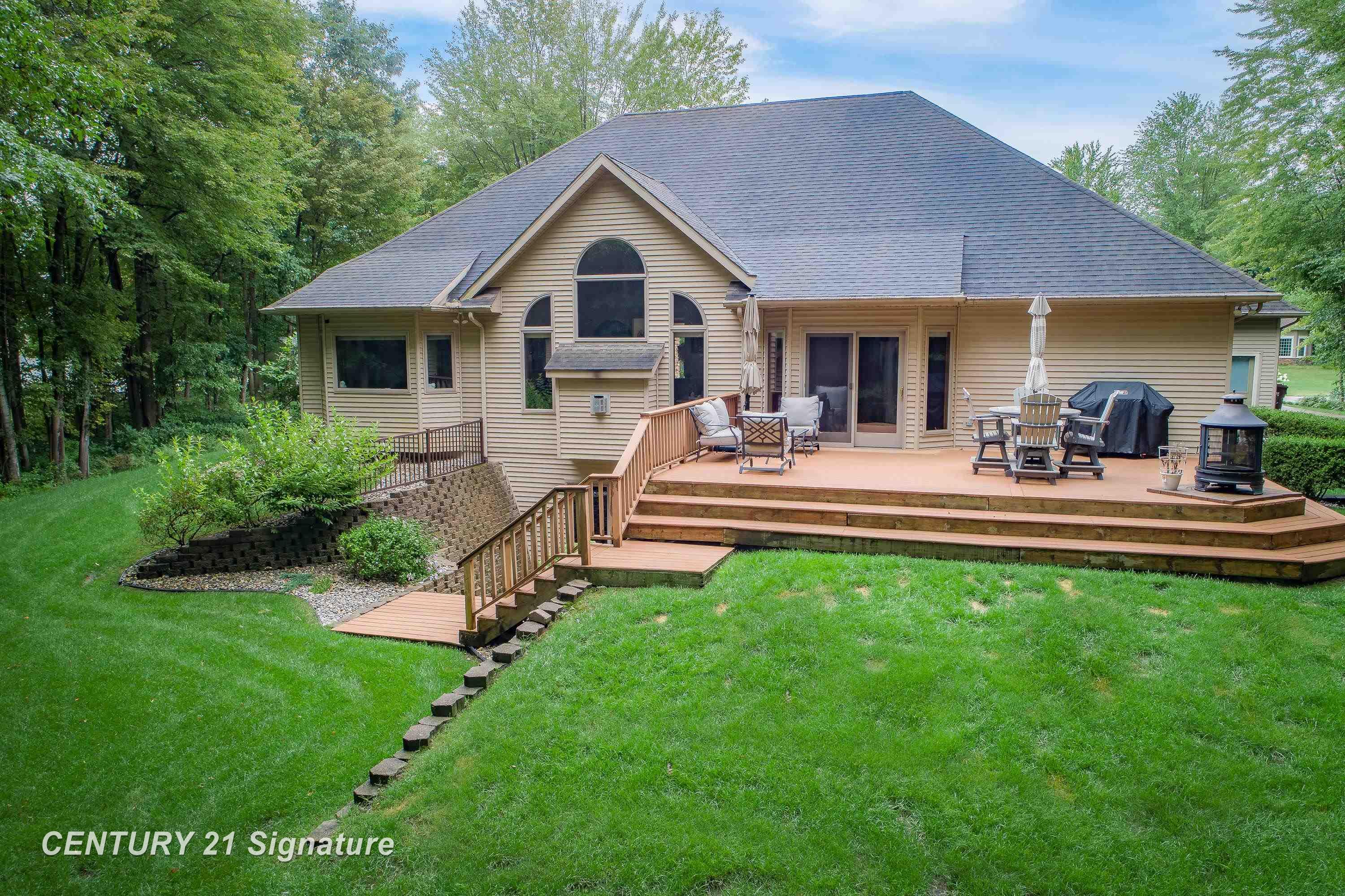 Midland, Michigan, 48642, United States, 4 Bedrooms Bedrooms, ,4 BathroomsBathrooms,Residential,For Sale,1981161