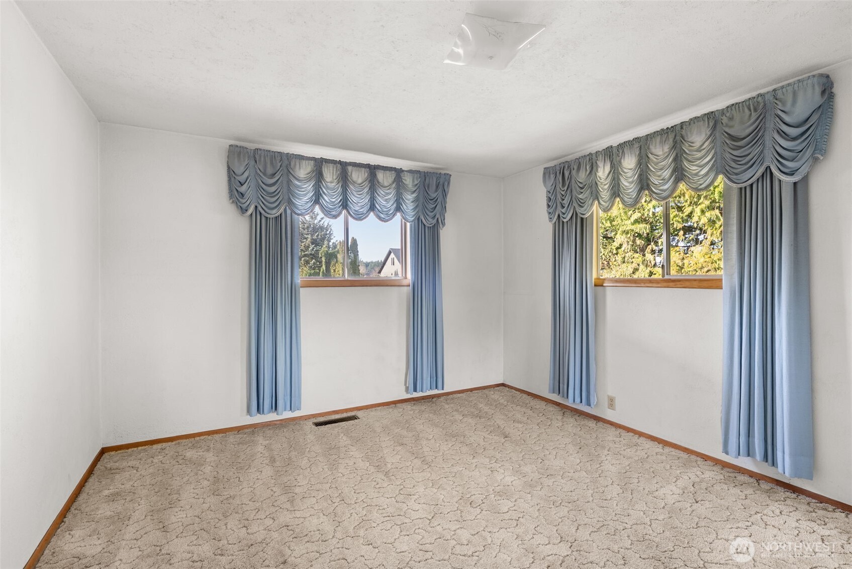 Chehalis, Washington, 98532, United States, 2 Bedrooms Bedrooms, ,1 BathroomBathrooms,Residential,For Sale,2015709