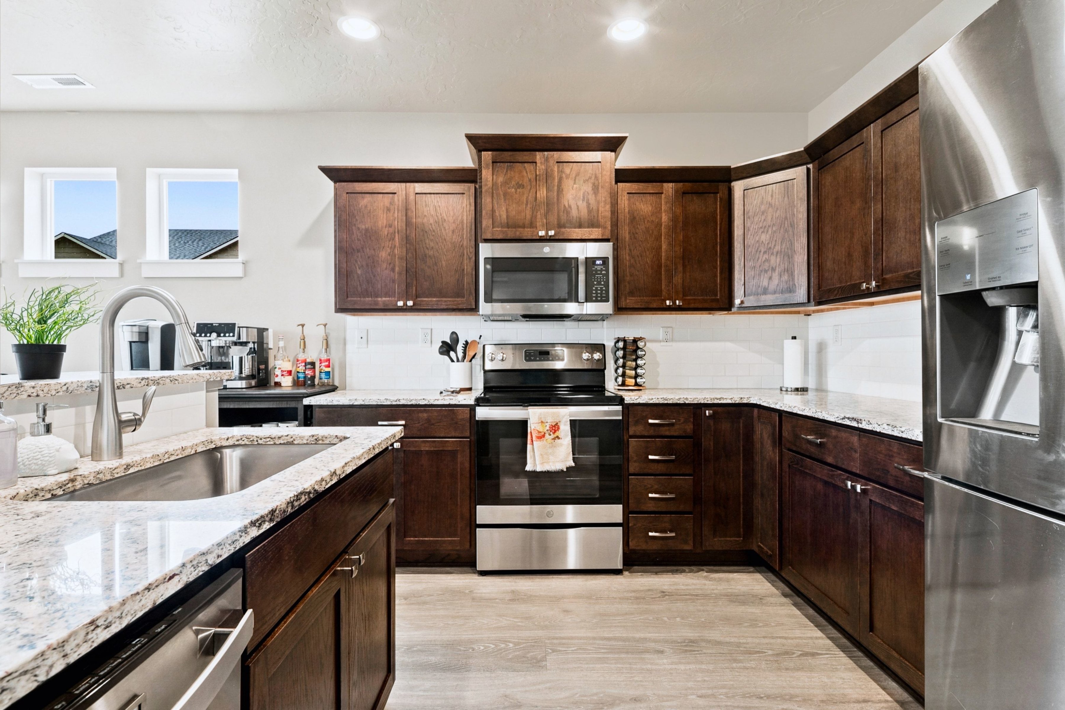  Modern Craftsman Offering Main-Level Primary & RV Parking - 物件實景