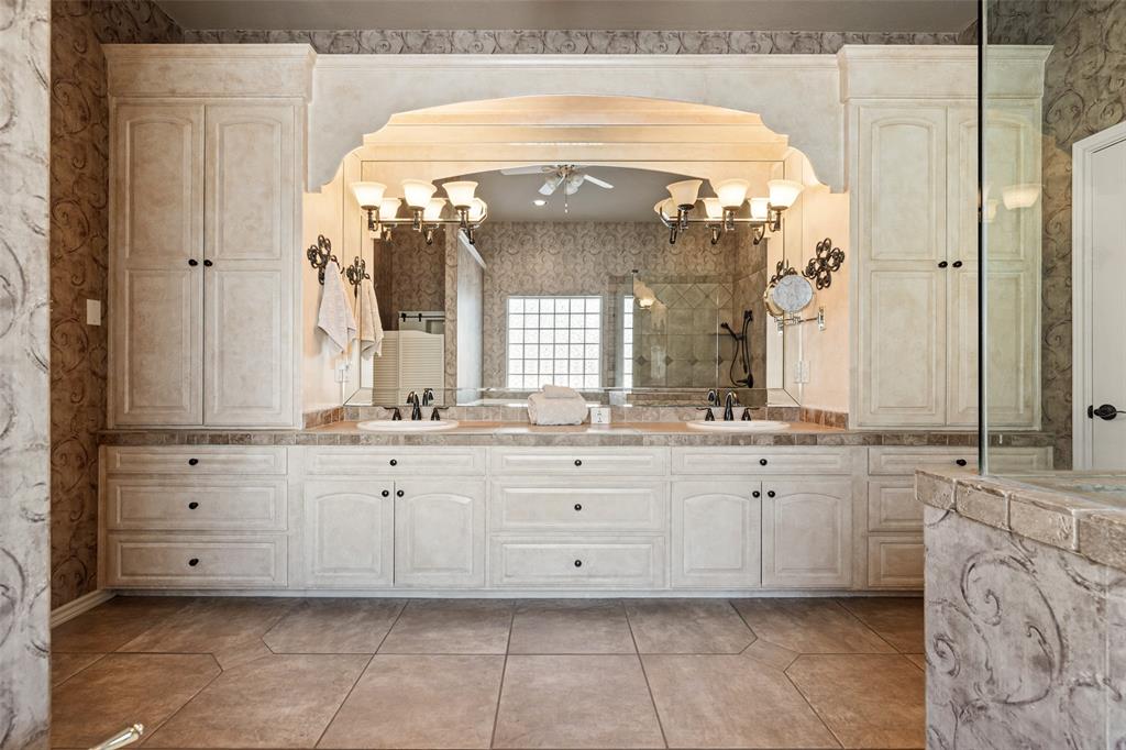 Granbury, Texas, 76049, United States, 3 Bedrooms Bedrooms, ,3 BathroomsBathrooms,Residential,For Sale,1816567