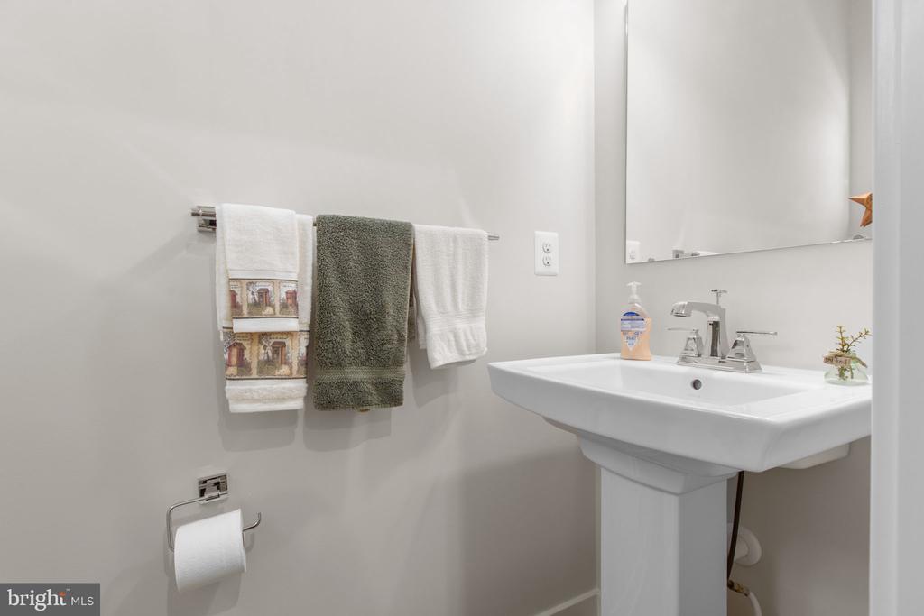 Fredericksburg, Virginia, 22401, United States, 4 Bedrooms Bedrooms, ,4 BathroomsBathrooms,Residential,For Sale,1999517