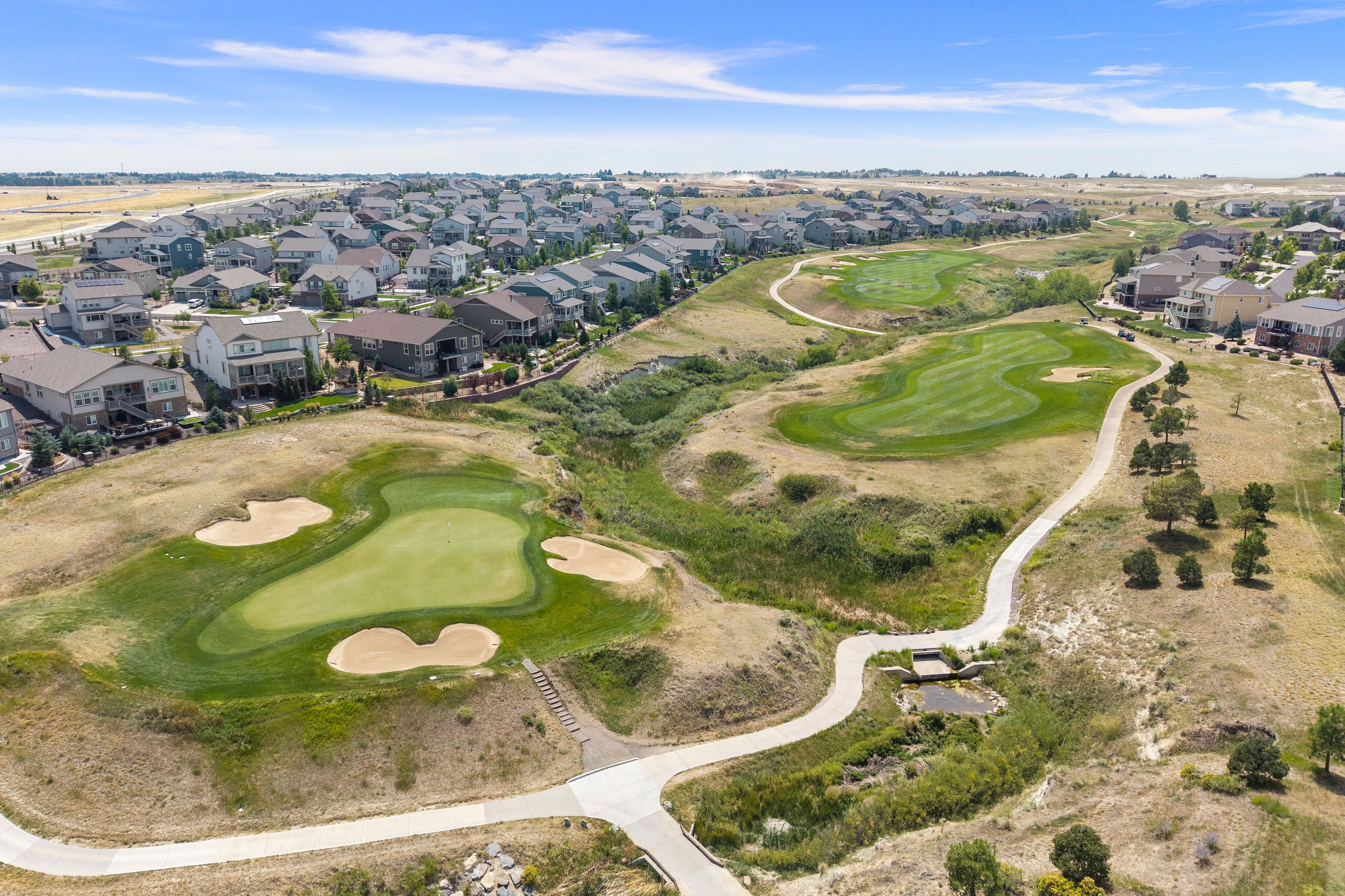  Backing to the Blackstone Country Club and Golf Course - 物件實景