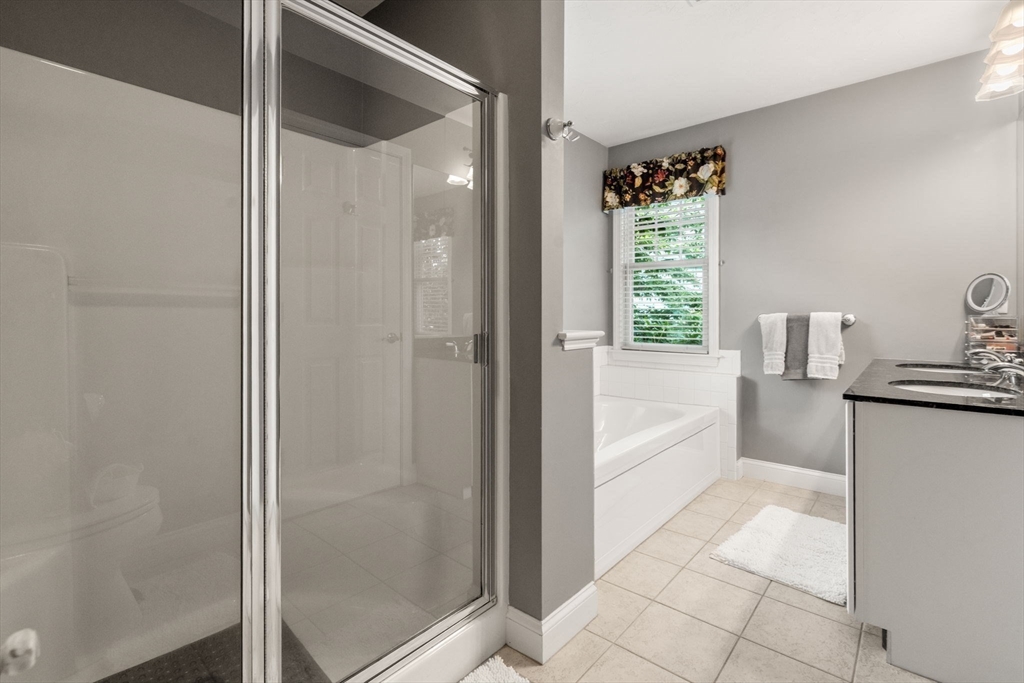 Kingston, Massachusetts, 02364, United States, 2 Bedrooms Bedrooms, ,3 BathroomsBathrooms,Residential,For Sale,1932418