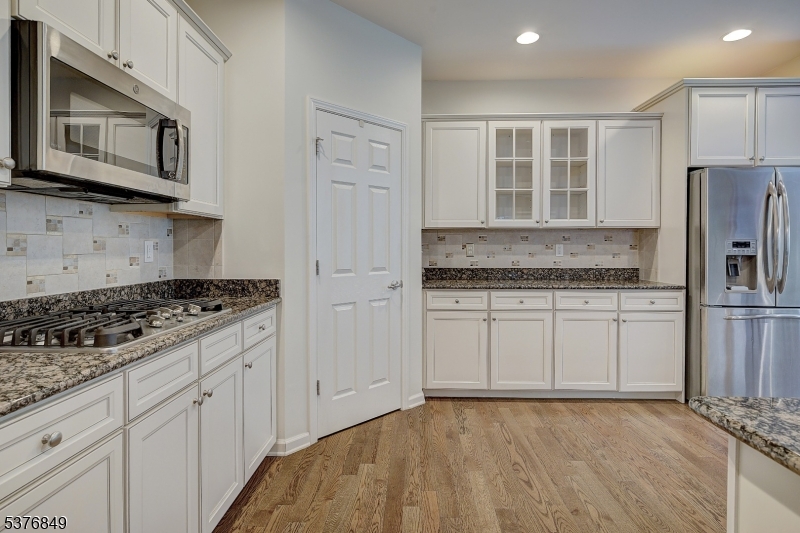 Franklin Twp., New Jersey, 08873, United States, 3 Bedrooms Bedrooms, ,2 BathroomsBathrooms,Residential,For Sale,1926291