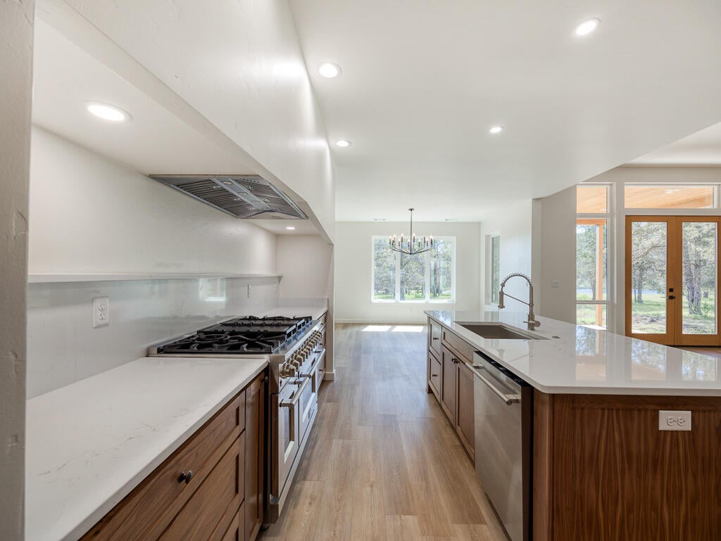 Klamath Falls, Oregon, 97601, United States, 3 Bedrooms Bedrooms, ,3 BathroomsBathrooms,Residential,For Sale,1991237