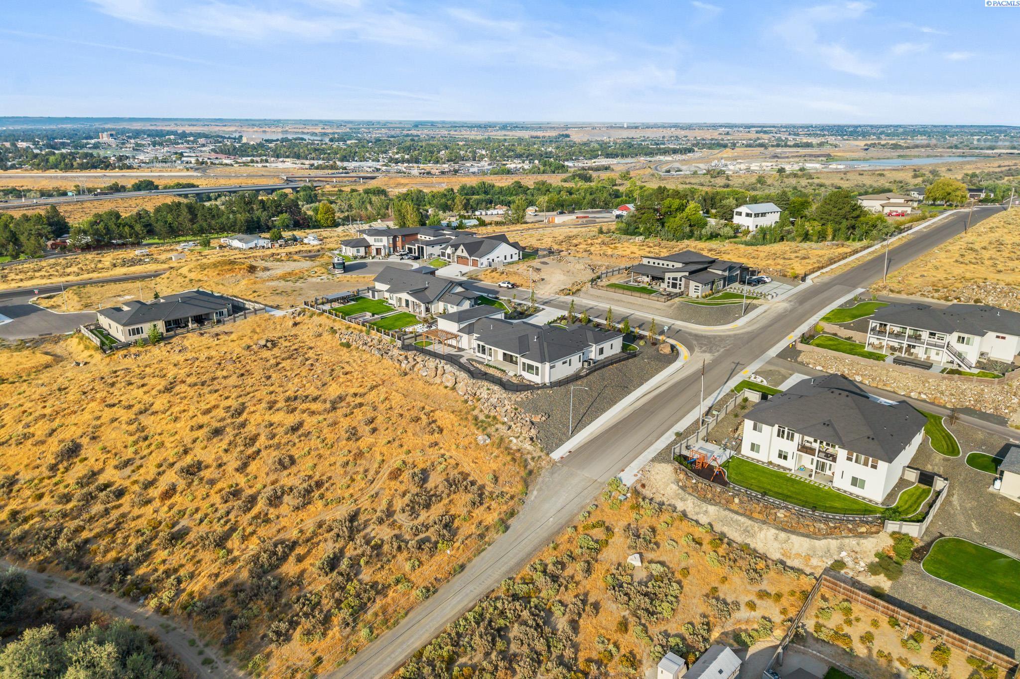 Richland, Washington, 99352, United States, 4 Bedrooms Bedrooms, ,4 BathroomsBathrooms,Residential,For Sale,1943884