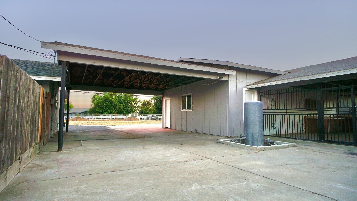 Fresno, California, 93722, United States, 4 Bedrooms Bedrooms, ,2 BathroomsBathrooms,Residential,For Sale,1943321