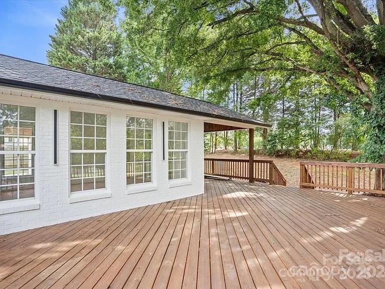 Matthews, North Carolina, 28105, United States, 5 Bedrooms Bedrooms, ,4 BathroomsBathrooms,Residential,For Sale,2003346