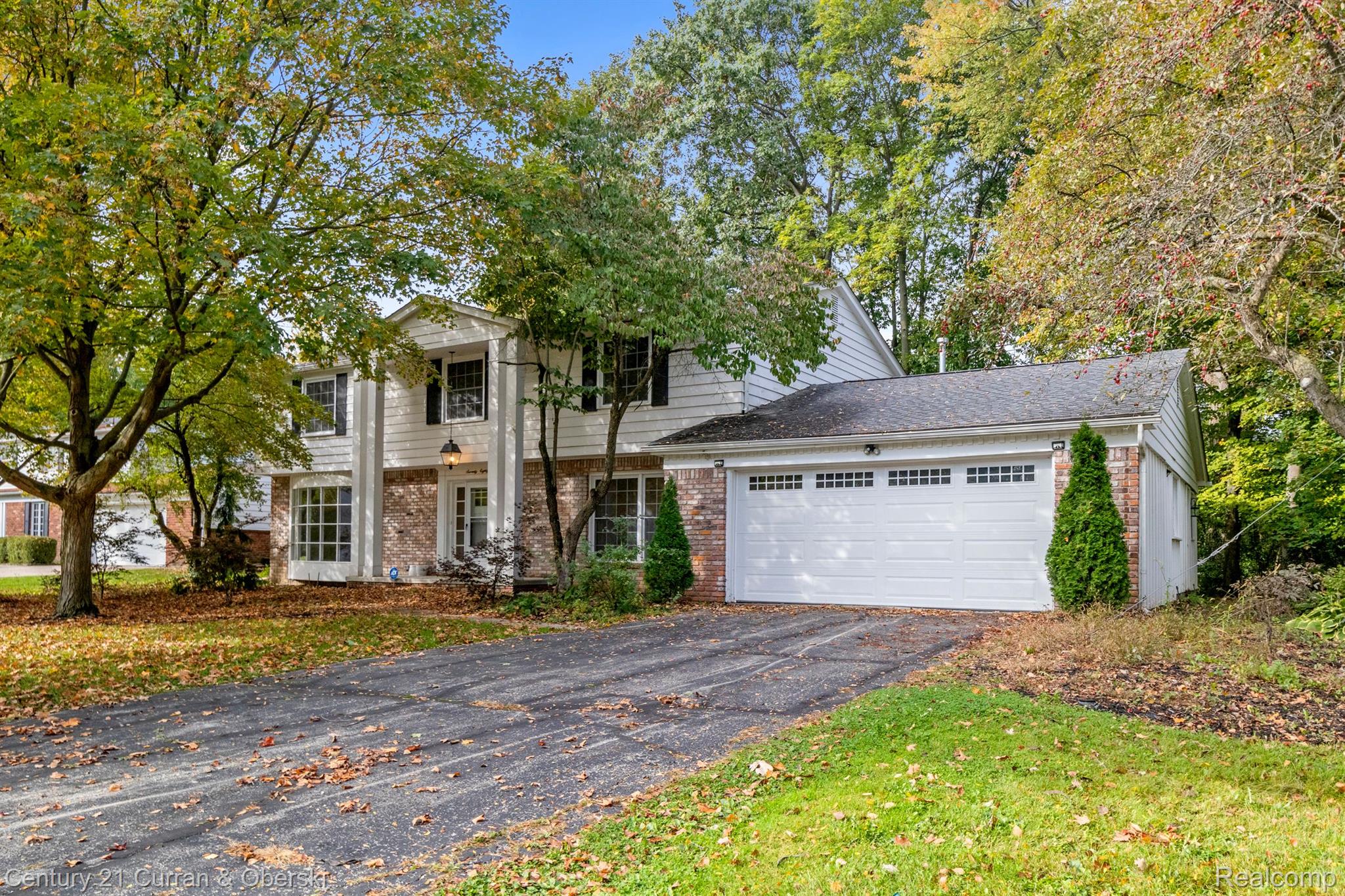 West Bloomfield Charter Township, Michigan, 48322, United States, 4 Bedrooms Bedrooms, ,3 BathroomsBathrooms,Residential,For Sale,1977559