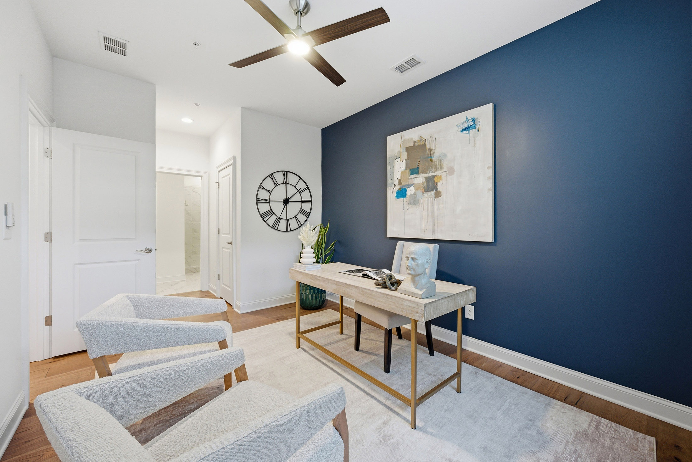  Location, Livability and Thoughtful Upgrades in a One-of-a-Kind Setting - 物件實景