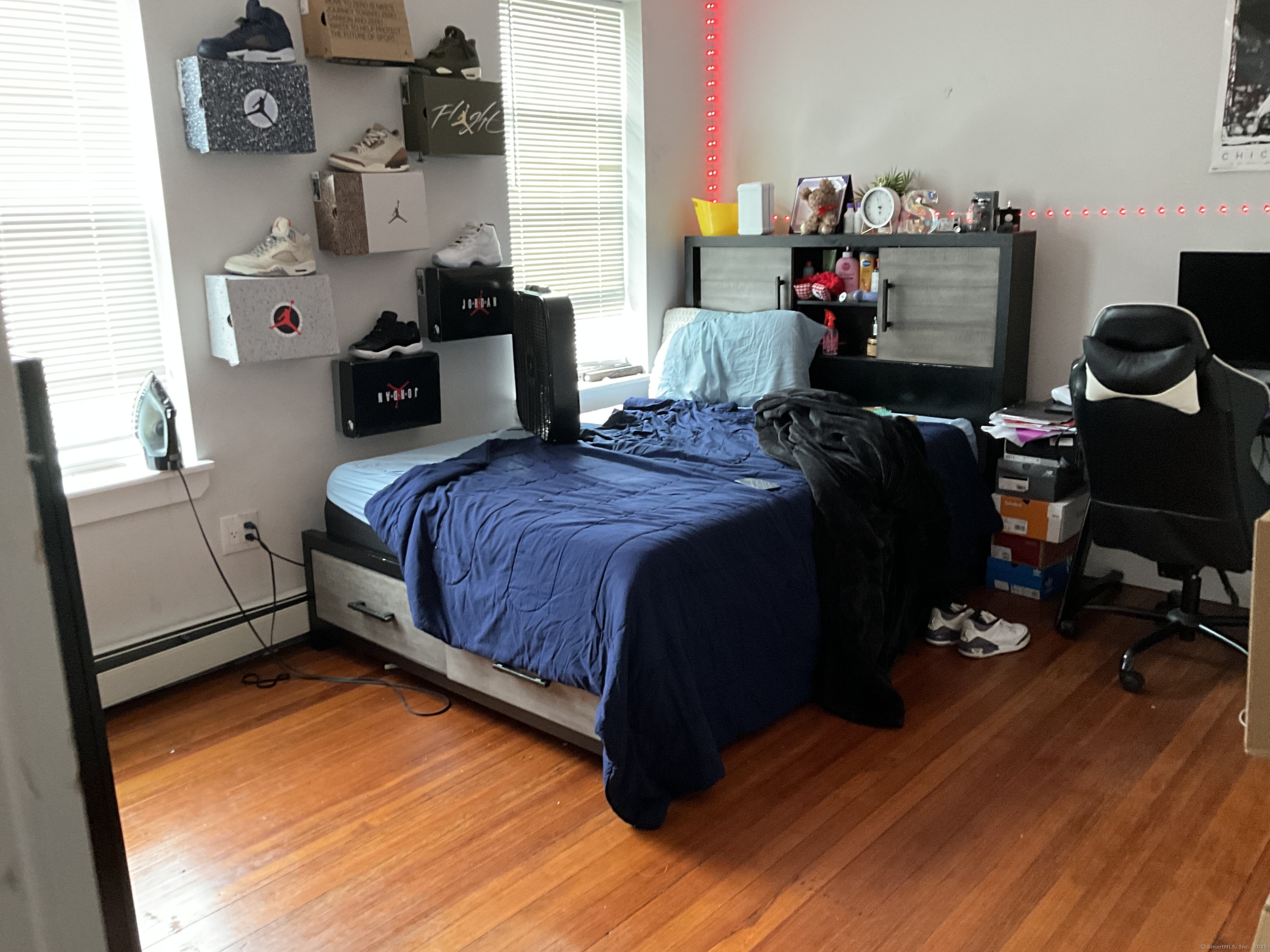 Waterbury, Connecticut, 06708, United States, 9 Bedrooms Bedrooms, ,3 BathroomsBathrooms,Residential,For Sale,1911329