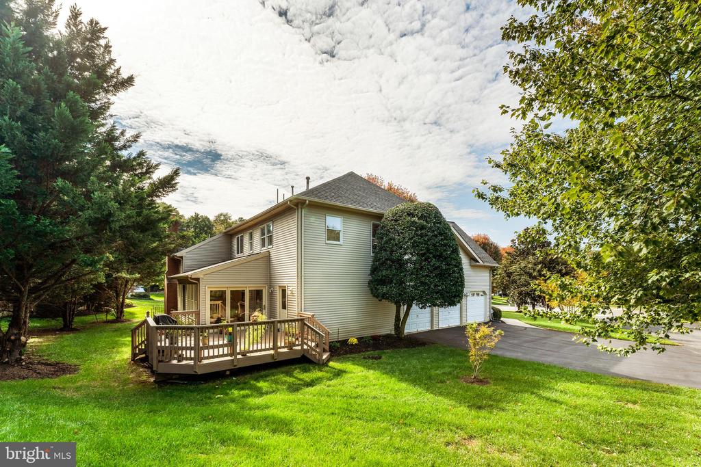 Herndon, Virginia, 20171, United States, 4 Bedrooms Bedrooms, ,5 BathroomsBathrooms,Residential,For Sale,1974486