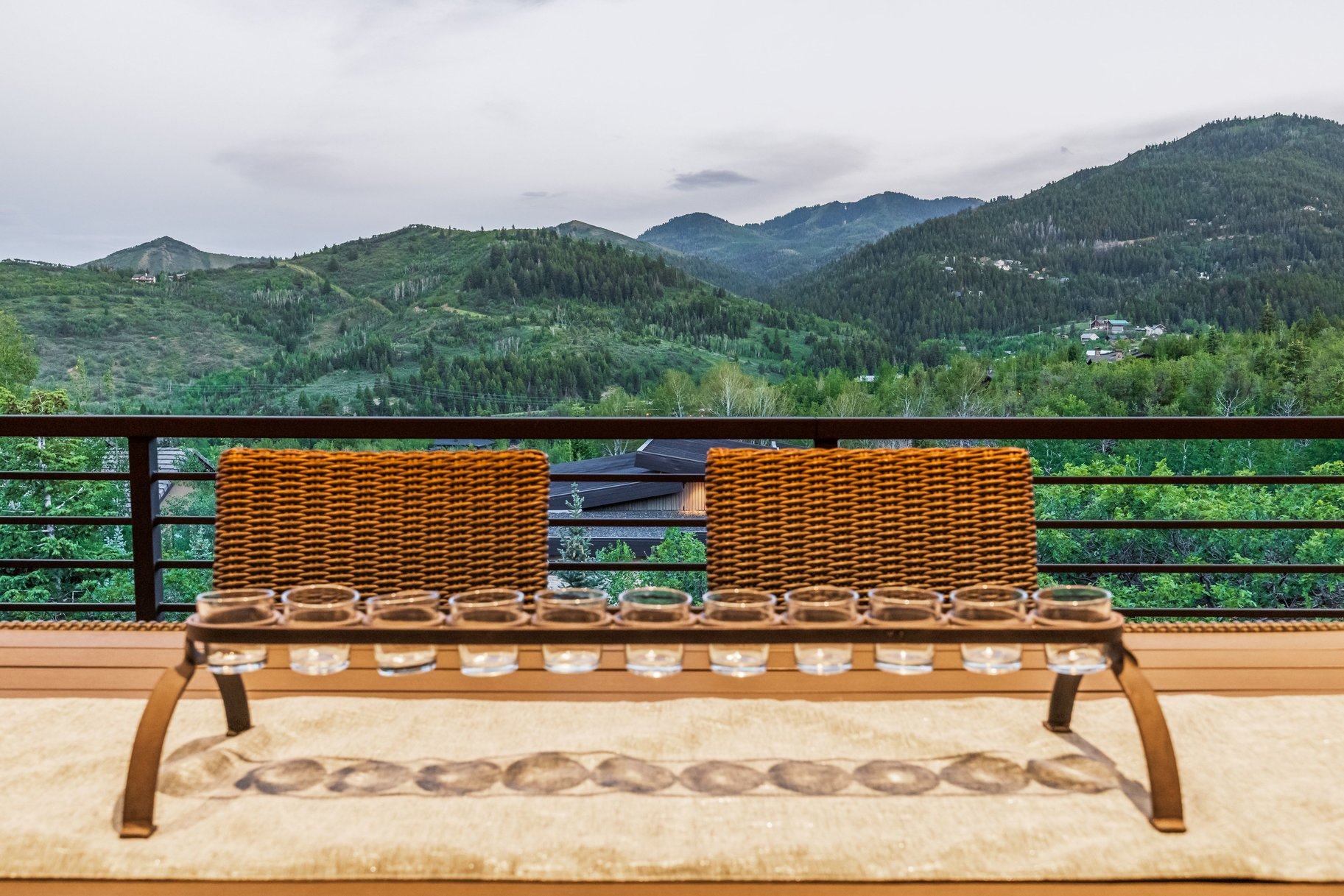  Luxury Custom Home in the Coveted Woods of Parleys Lane - 物件實景