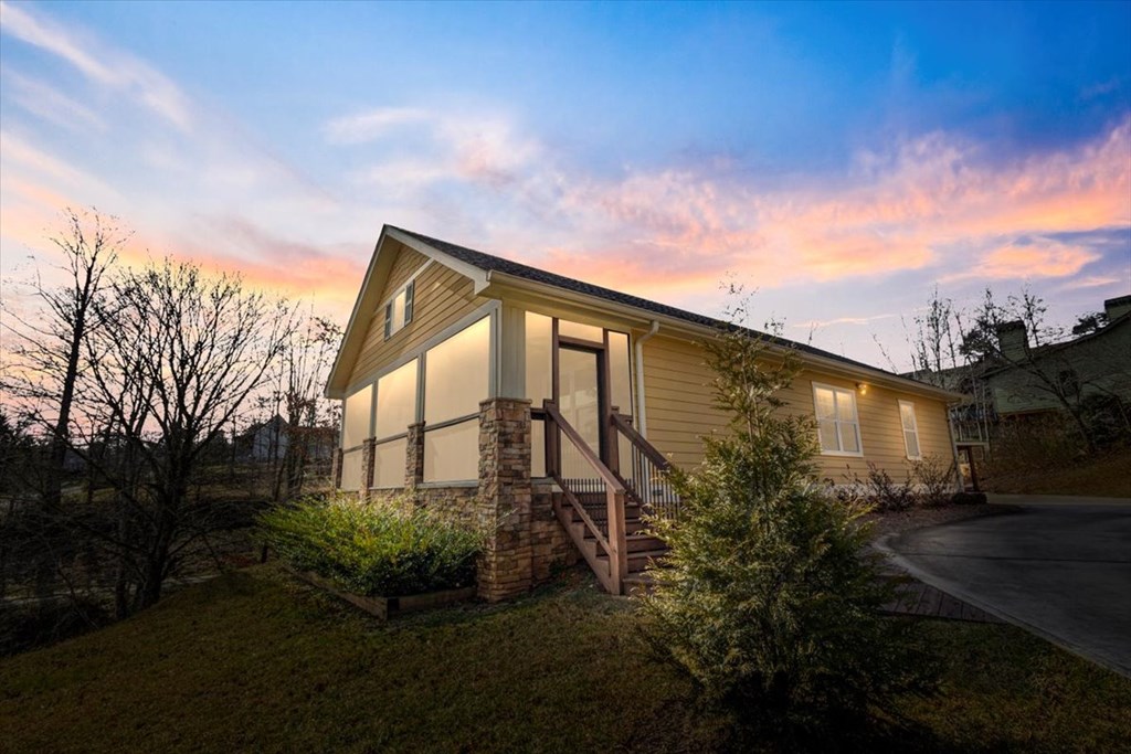 Blue Ridge, Georgia, 30513, United States, 3 Bedrooms Bedrooms, ,2 BathroomsBathrooms,Residential,For Sale,1979070