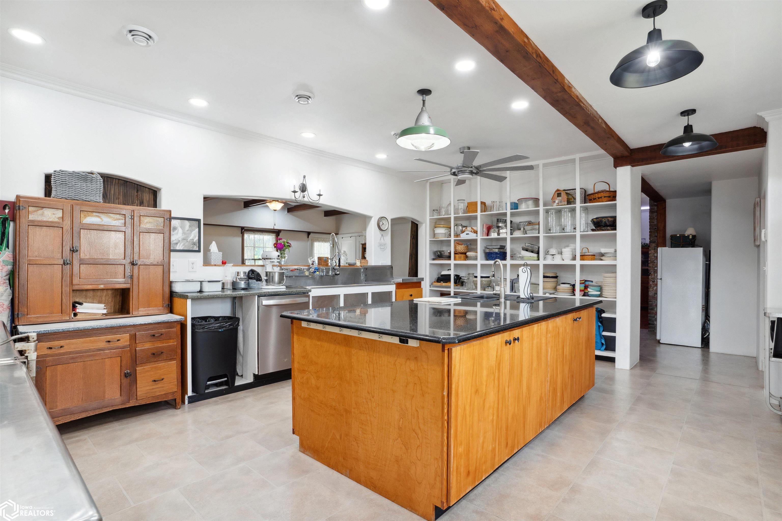 Dallas City, Illinois, 62330, United States, 8 Bedrooms Bedrooms, ,7 BathroomsBathrooms,Residential,For Sale,1980104