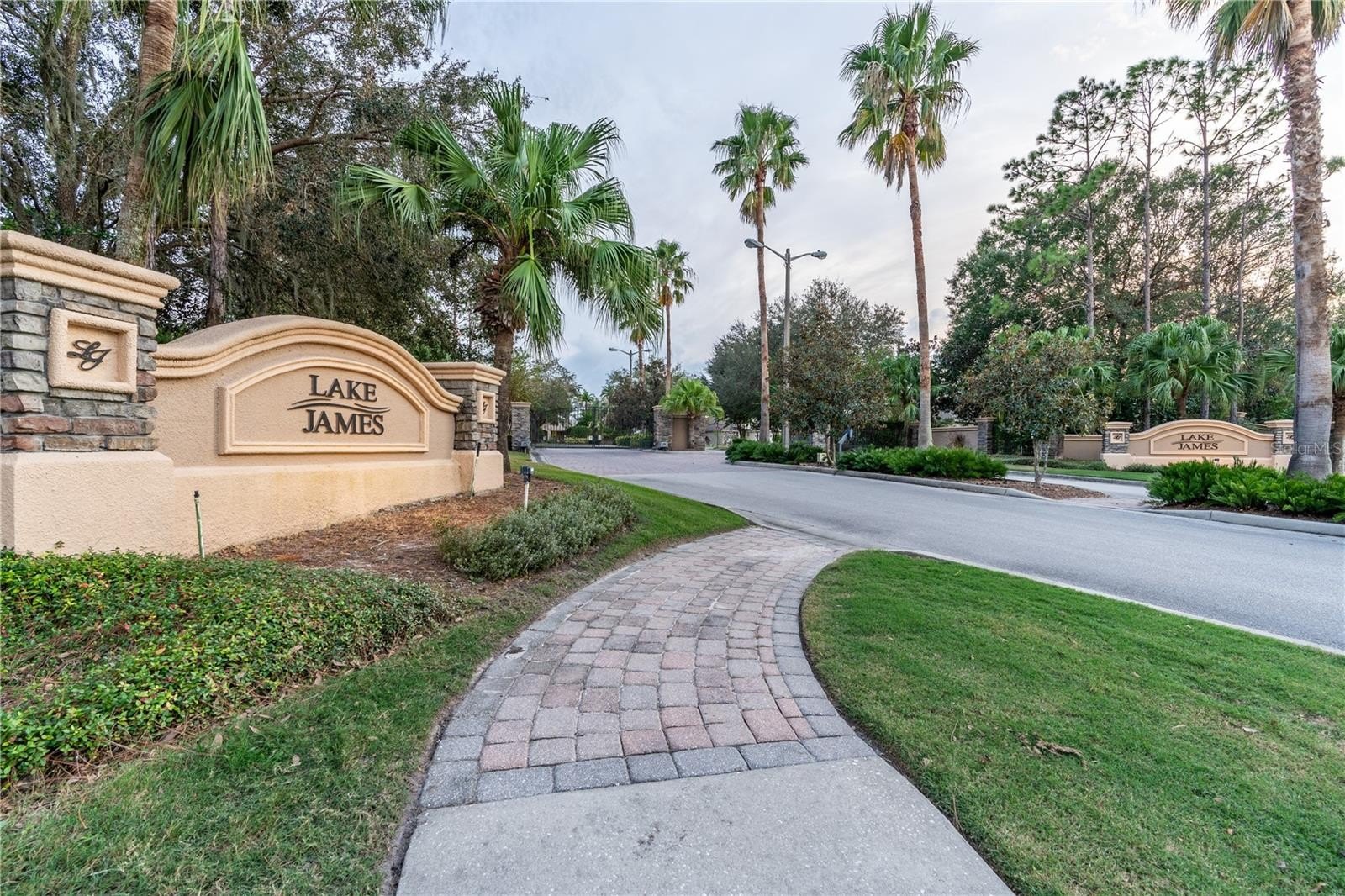 LAKELAND, Florida, 33810, United States, 3 Bedrooms Bedrooms, ,2 BathroomsBathrooms,Residential,For Sale,1978410