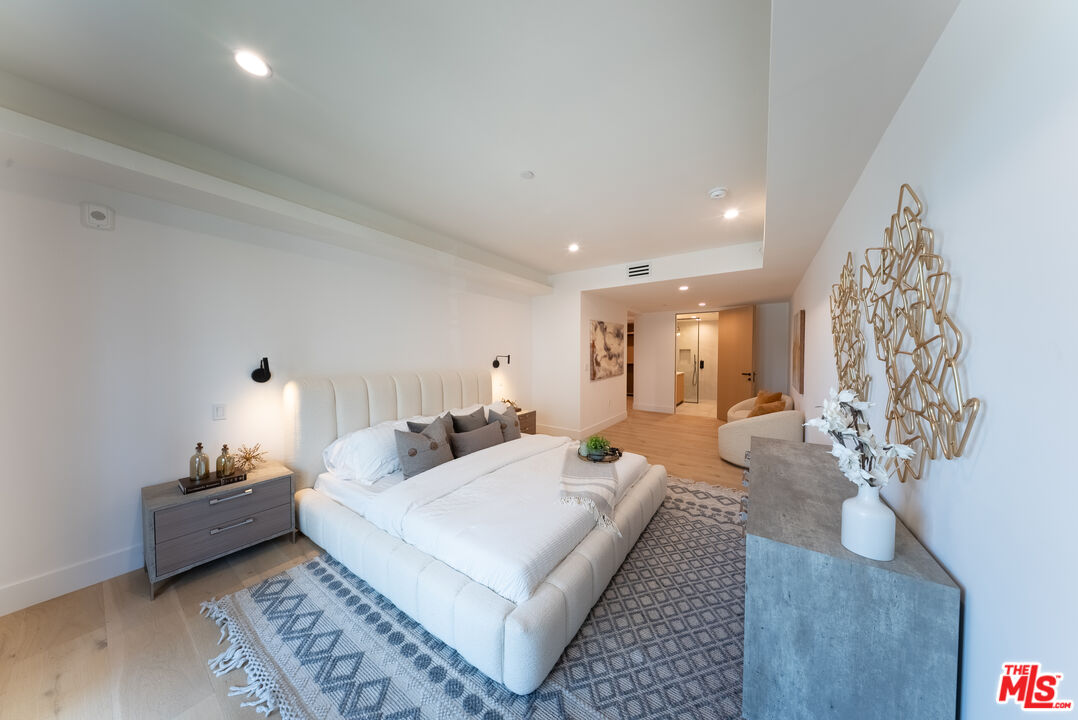 Toluca Lake, California, 91602, United States, 3 Bedrooms Bedrooms, ,3 BathroomsBathrooms,Residential,For Sale,1836680