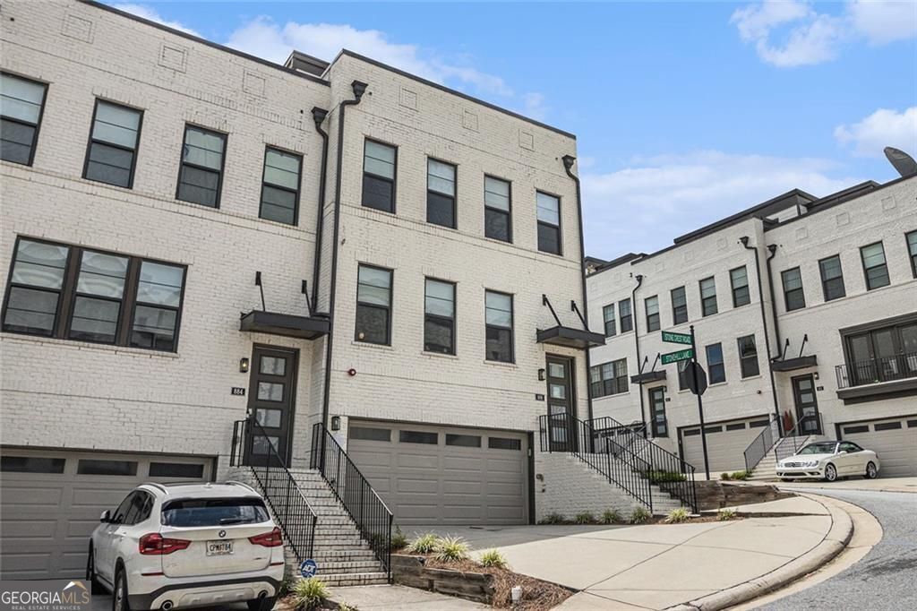 Atlanta, Georgia, 30324, United States, 4 Bedrooms Bedrooms, ,5 BathroomsBathrooms,Residential,For Sale,1909913