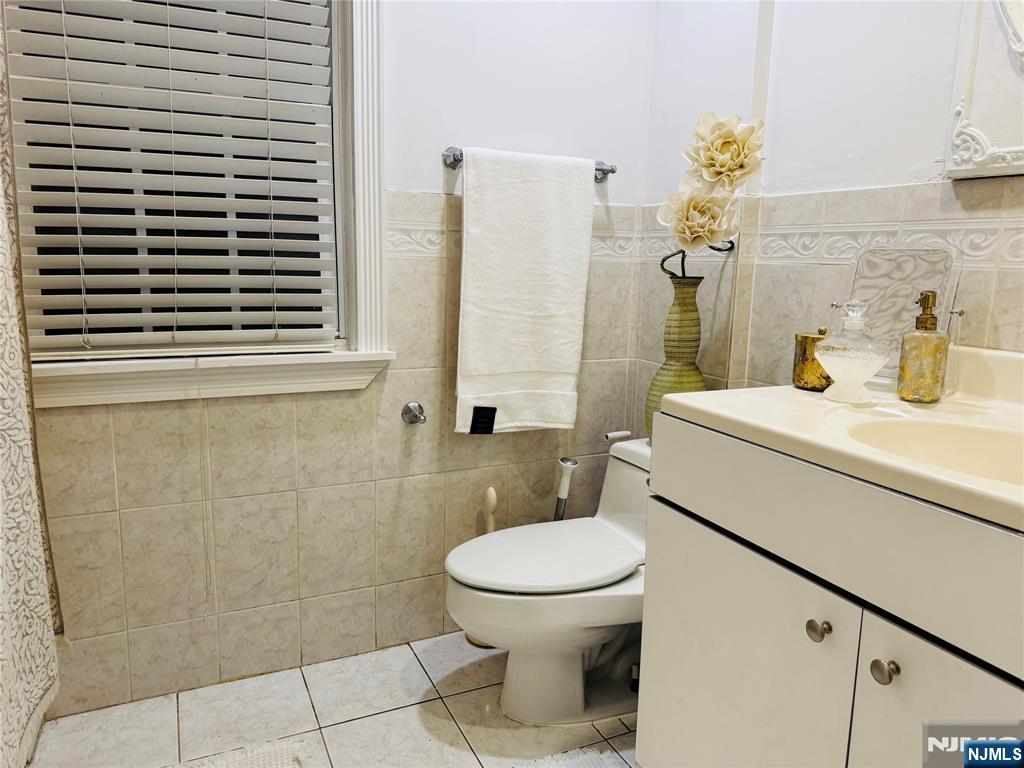 Paterson, New Jersey, 07504, United States, 4 Bedrooms Bedrooms, ,3 BathroomsBathrooms,Residential,For Sale,2001886