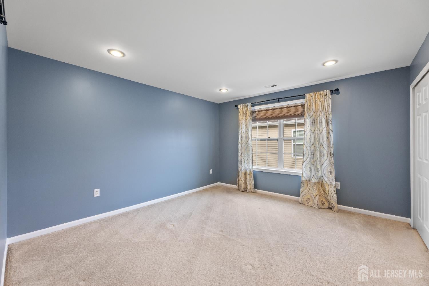 Piscataway, New Jersey, 08854, United States, 4 Bedrooms Bedrooms, ,3 BathroomsBathrooms,Residential,For Sale,1889779