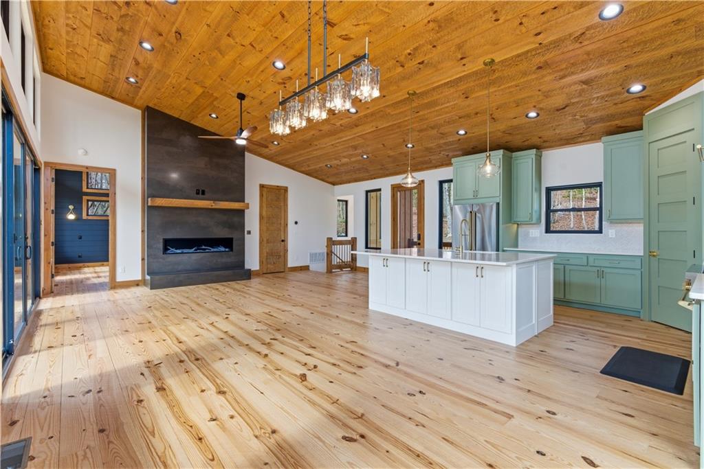 Morganton, Georgia, 30560, United States, 3 Bedrooms Bedrooms, ,4 BathroomsBathrooms,Residential,For Sale,2037777