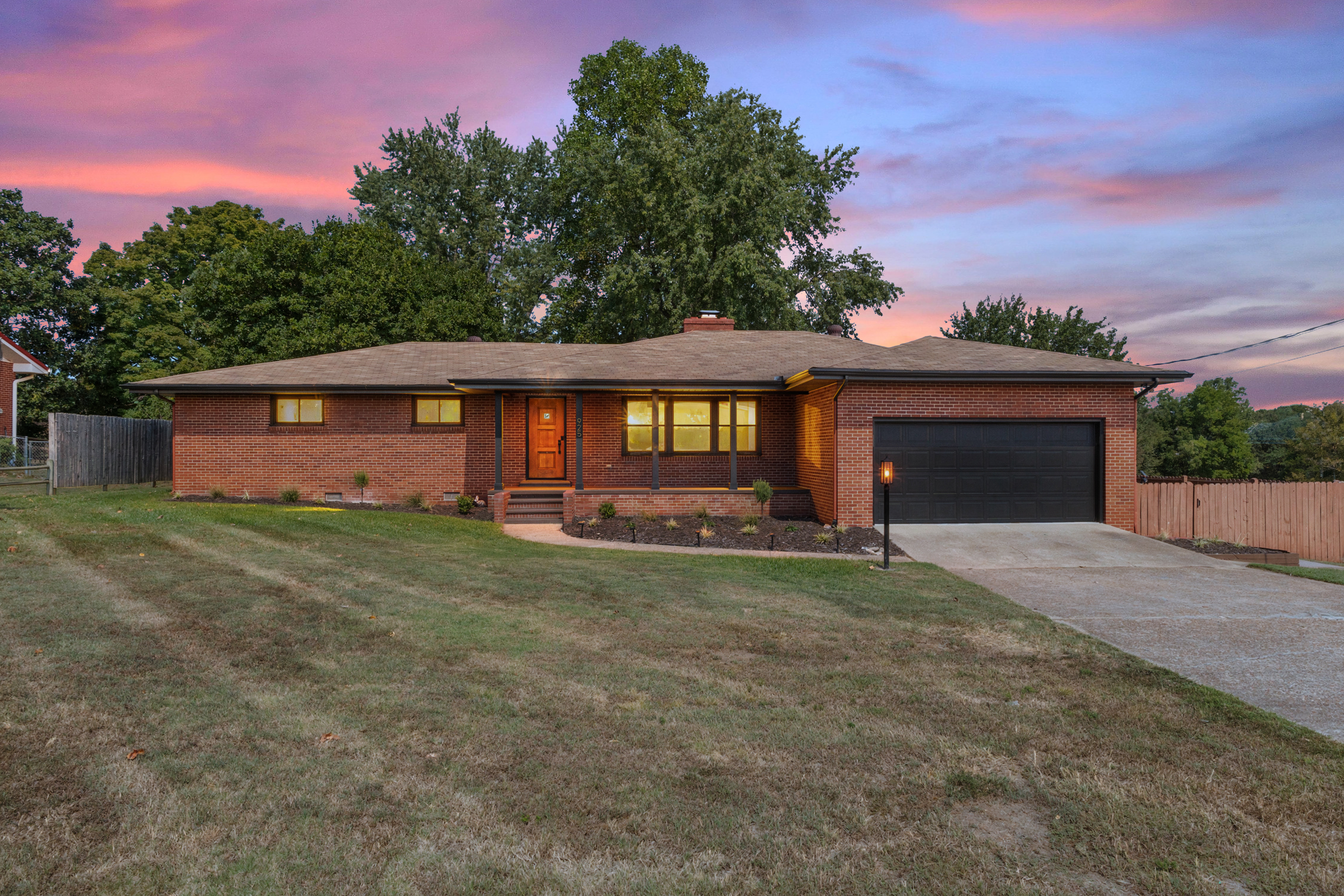 6th St, Mountain Home, AR 72653