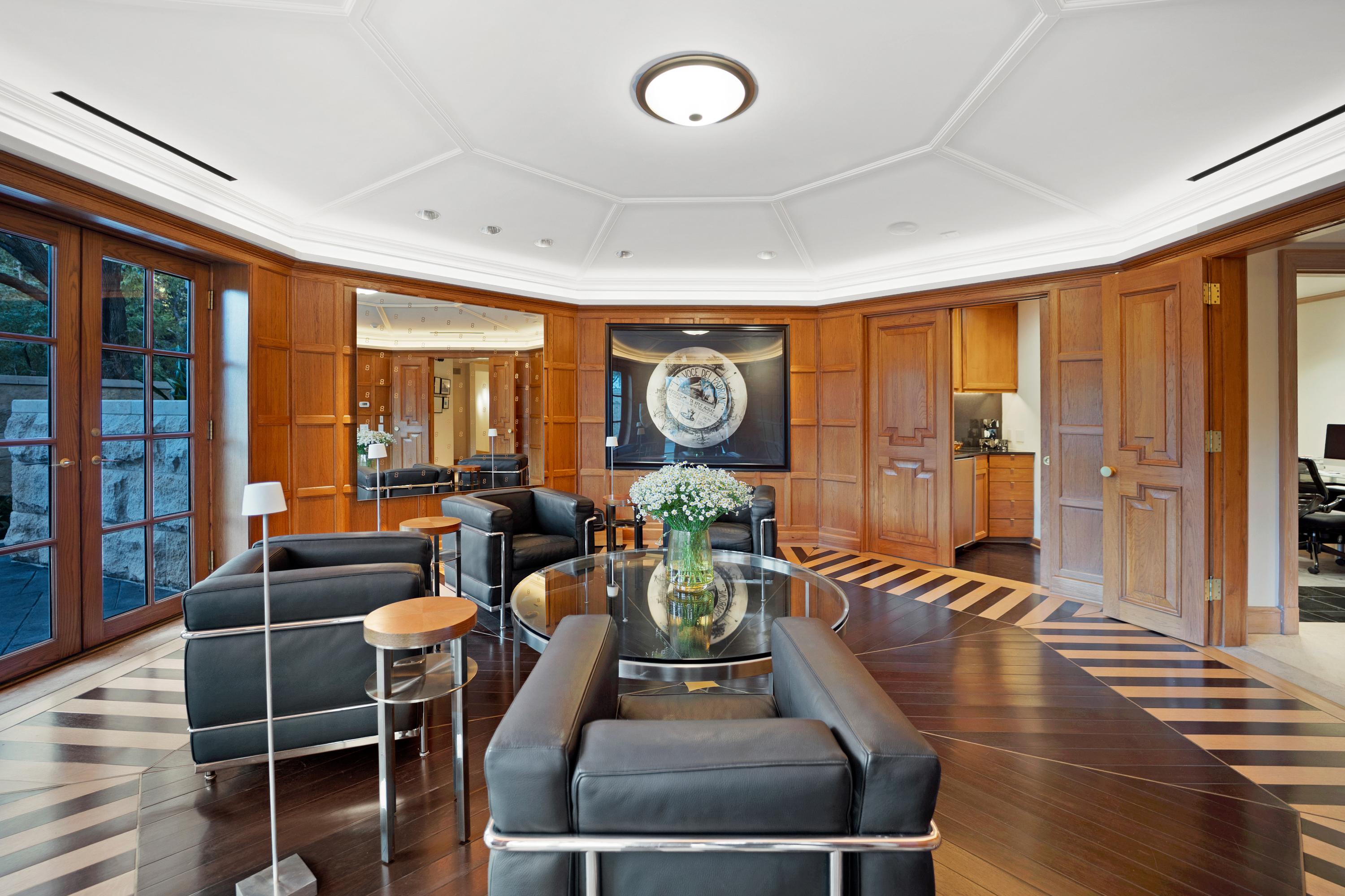  Out of This World - 物件實景